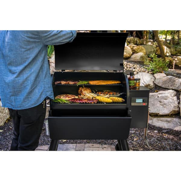 Pro 780 Wifi Pellet Grill and Smoker in Black Image 8