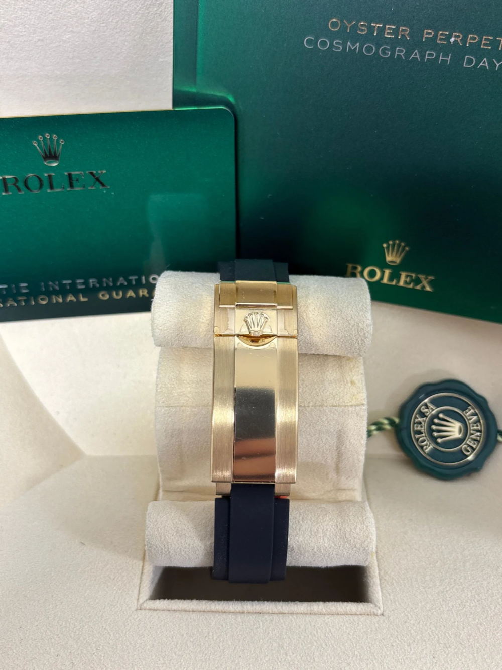 [Super Clone]Rolex Daytona Yellow Gold / Ceramic / Black / Diamond-Set / Oysterflex  m126518LN-0006