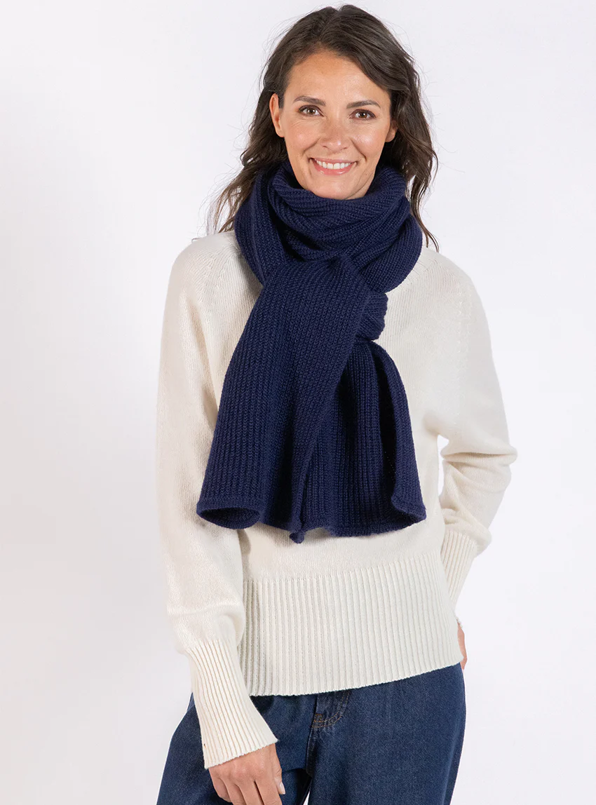 Echarpe douce et chaude en mohair bleu marine
