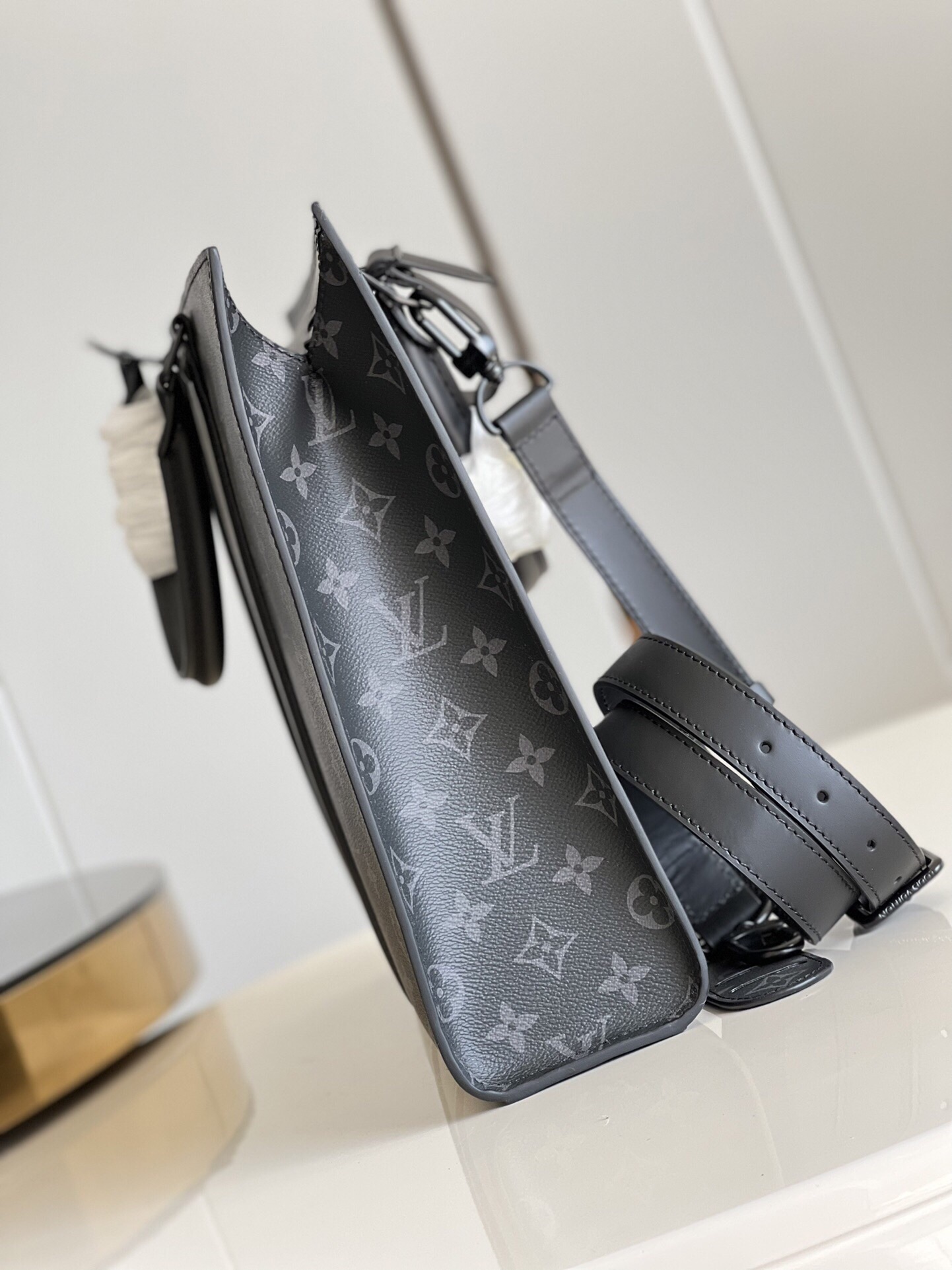 Louis Sac Plat Horizontal Zipp?? size: 39x30x7CM
