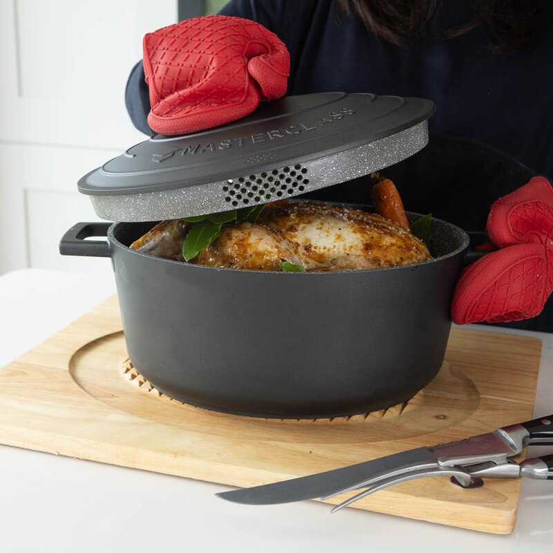 Cast Aluminium oval gryte med selvøsende lokk og sil 6L svart