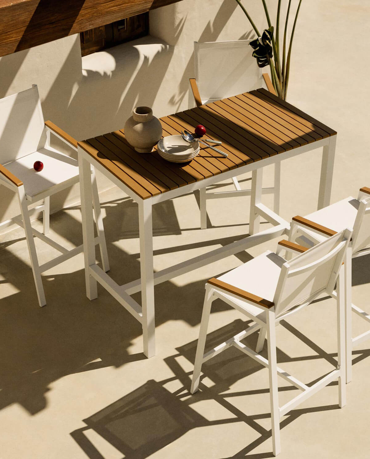 Korce - Set de Mesa Alta (130x70 cm) y 4 Taburetes Altos de Aluminio de Exterior Korce