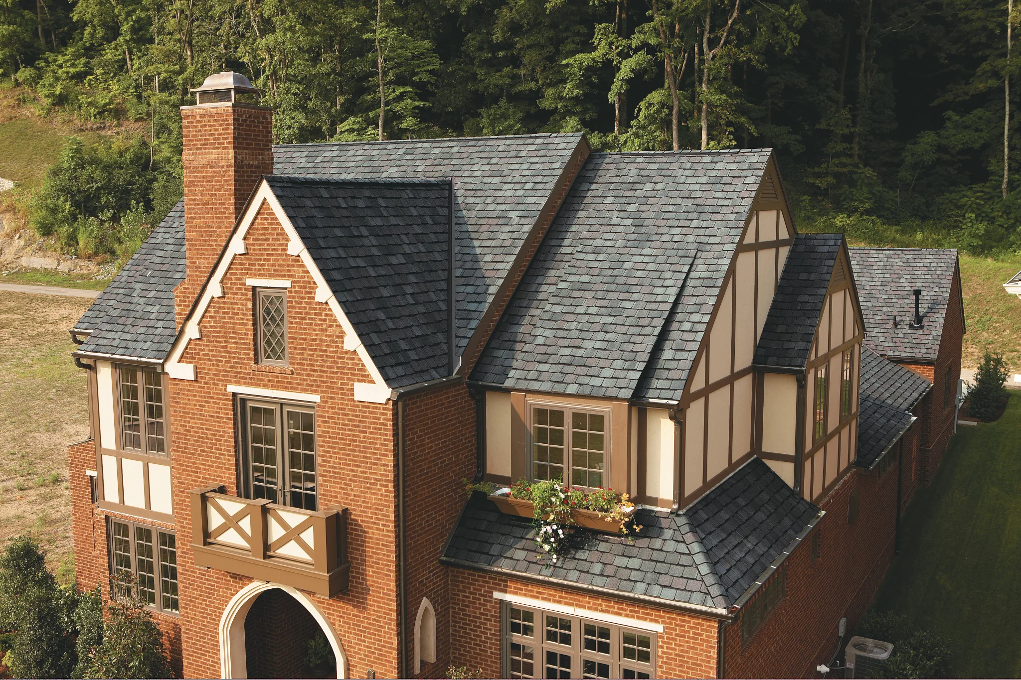 CertainTeed Grand Manor Designer Asphalt Shingles – Brownstone (5 Bundles per Square)