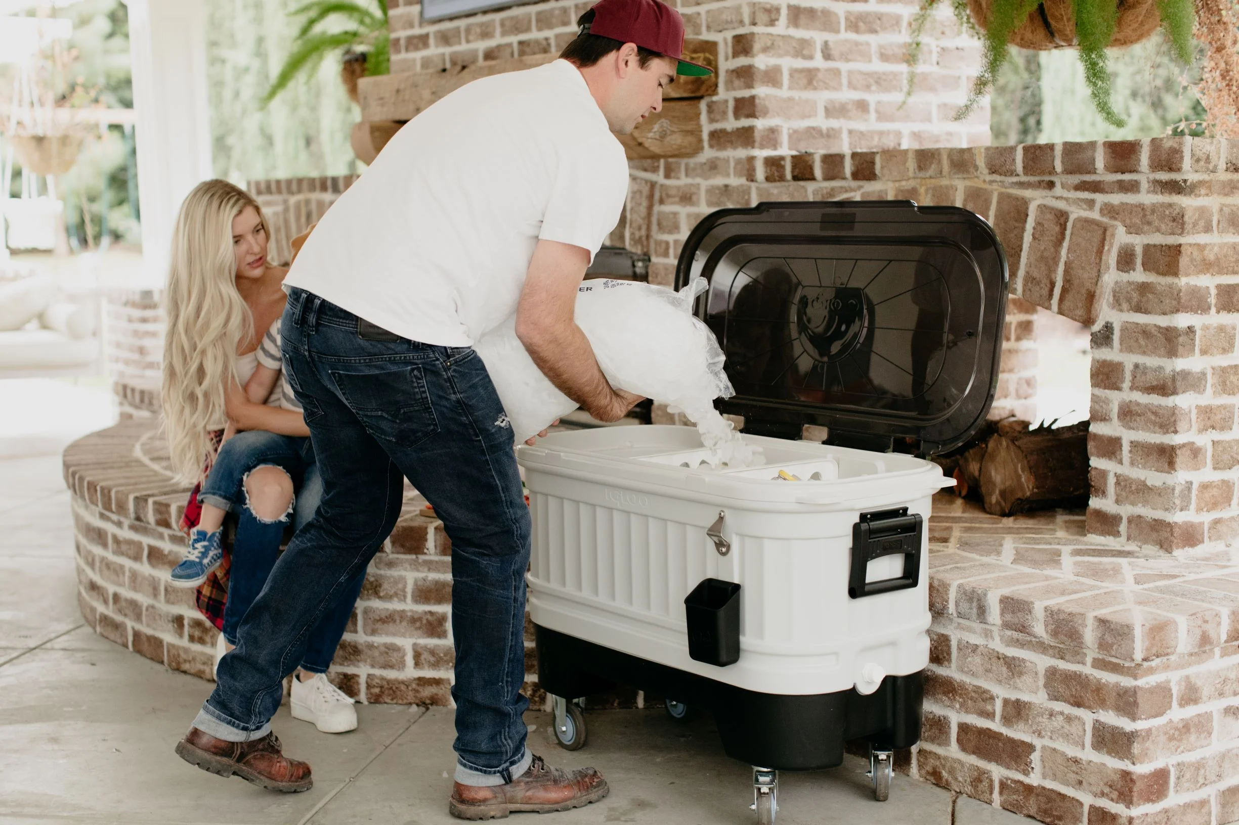 125 qt. Party Bar Wheeled Ice Chest, White and Black - Image 7