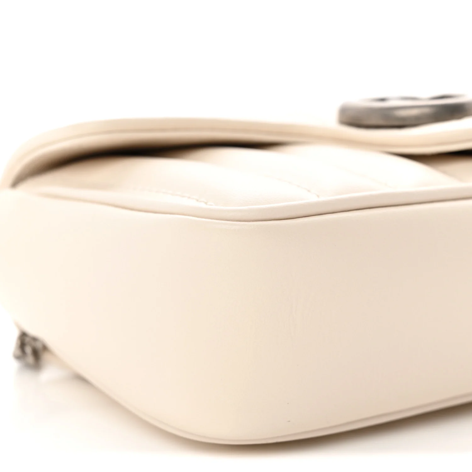 Calfskin Matelasse Aria Super Mini GG Marmont Shoulder Bag Mystic White