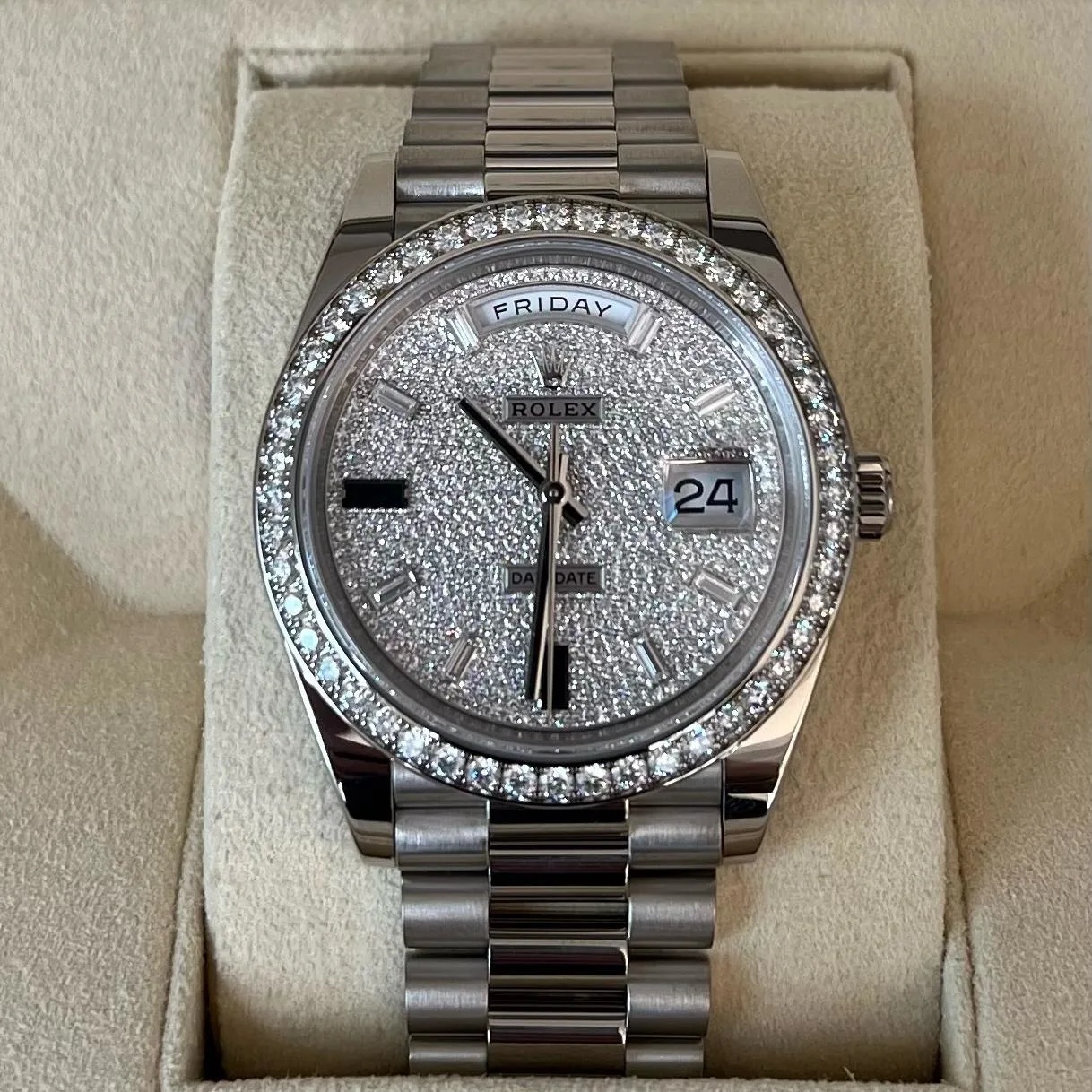 【Super Clone】RLX 228349RBR-0036 Day-Date 40mm 18k White Gold Paved With Diamonds Watch