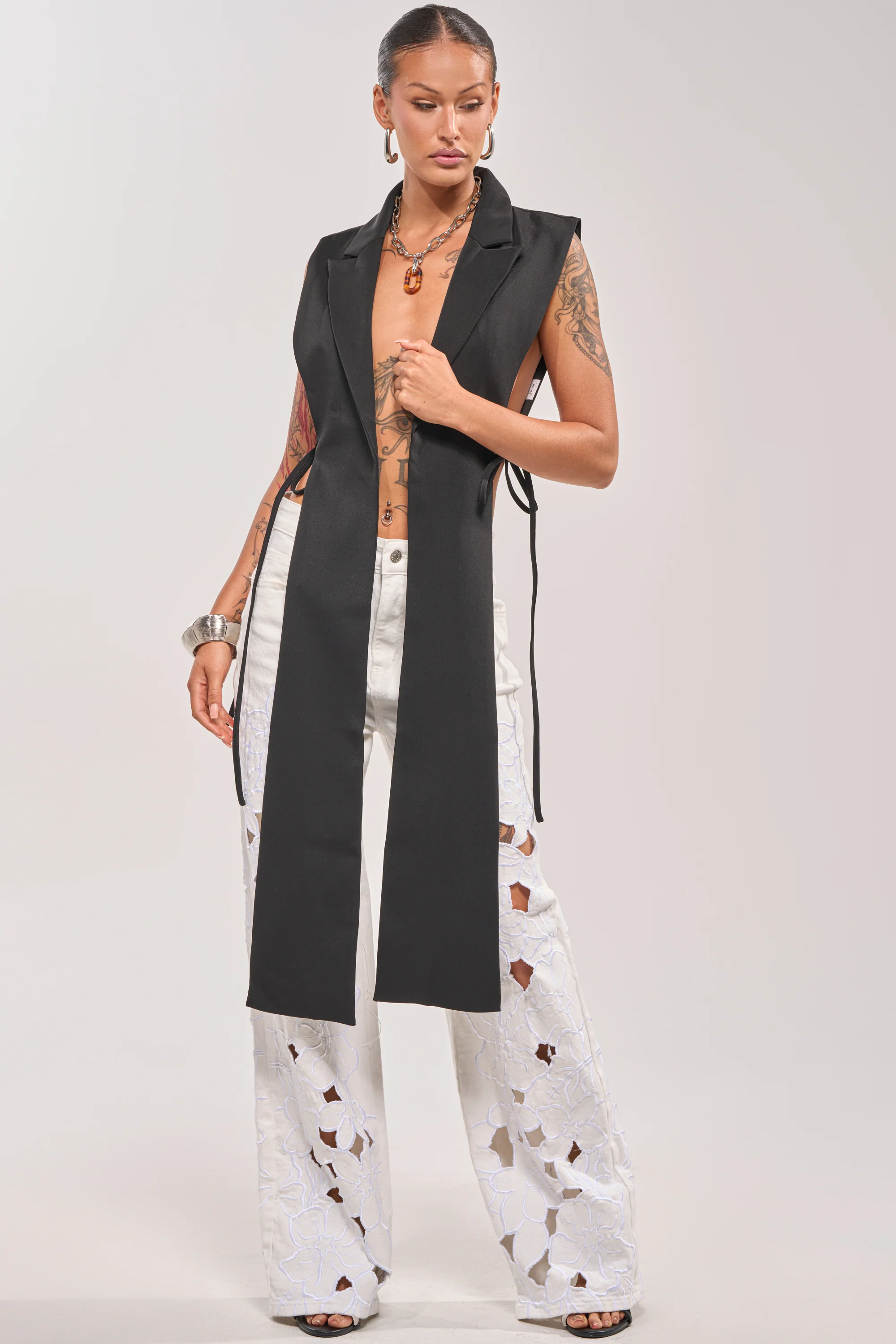 HONEY HONEY TIE VEST IN BLACK - Akira Store