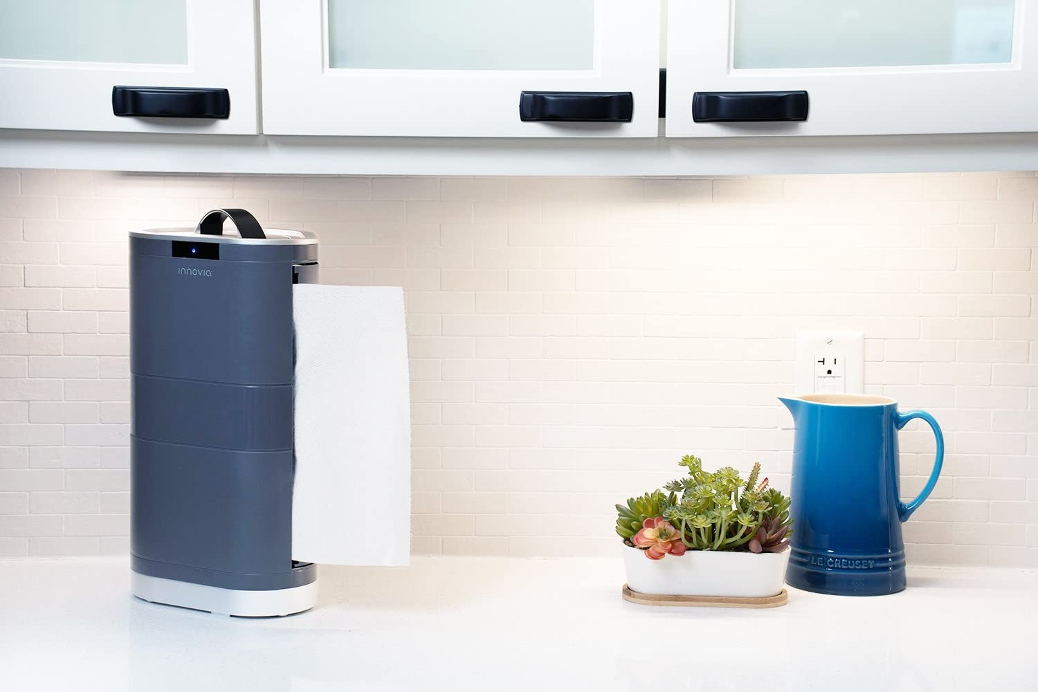 Distributeur de papier essuie-mains sans contact Innovia, blanc, à poser sur le comptoir