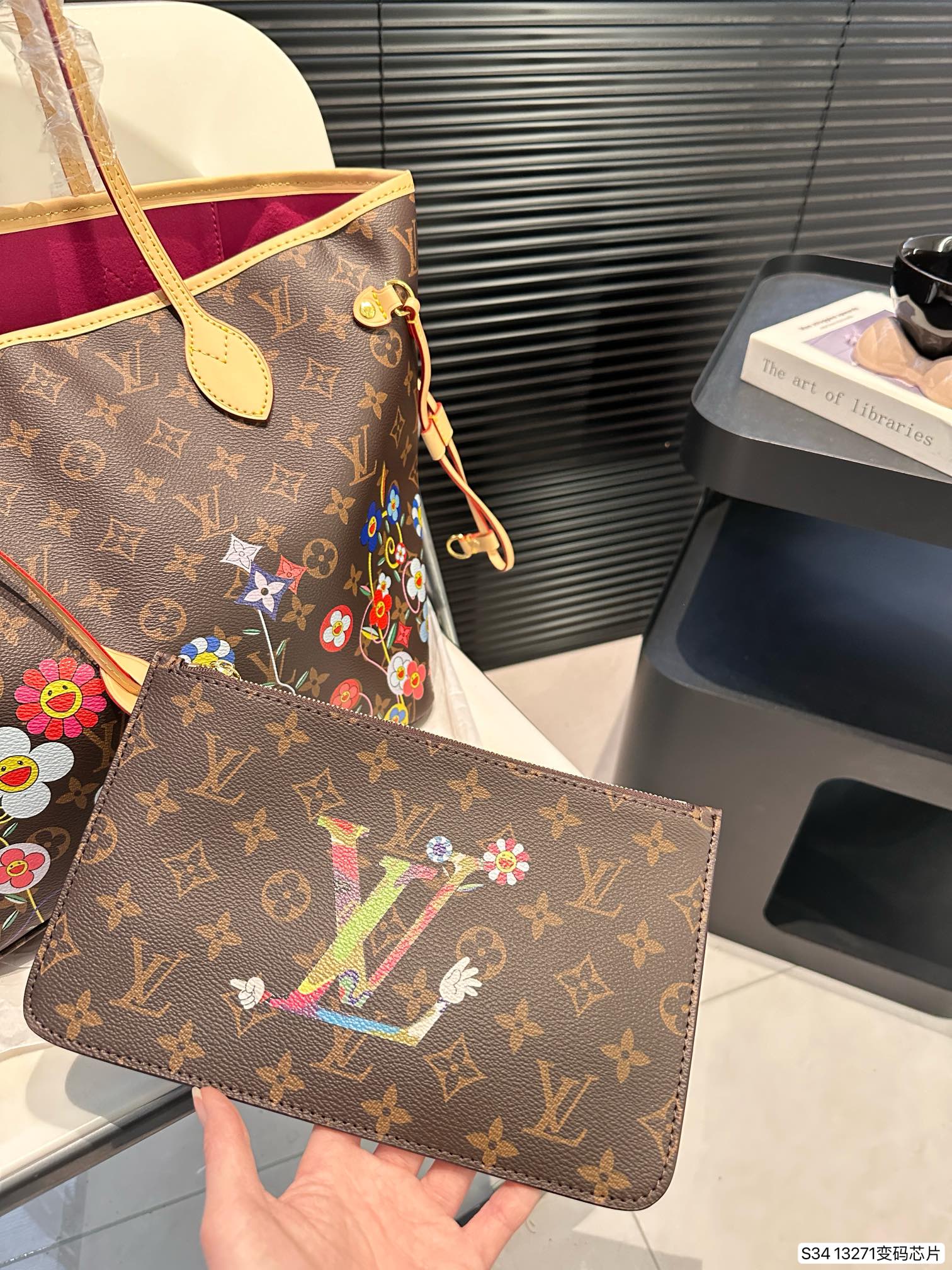 Louis new arrival tote bag size: 32*29 cm