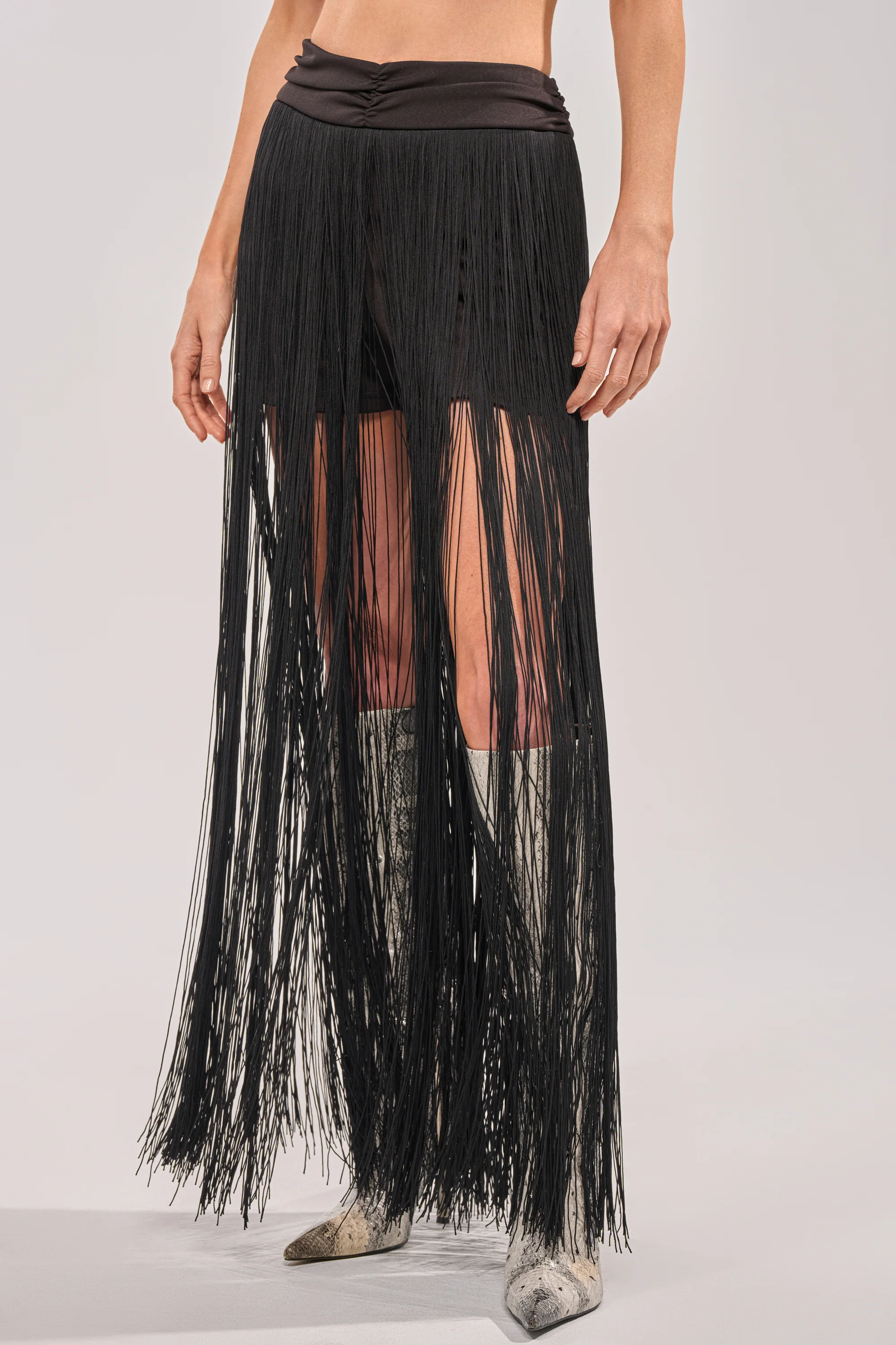 ON THE EDGE FRINGE SKIRT IN BLACK - Akira Store
