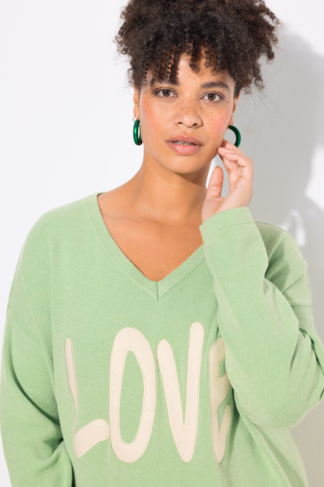 Oversized LOVE inscription sweater