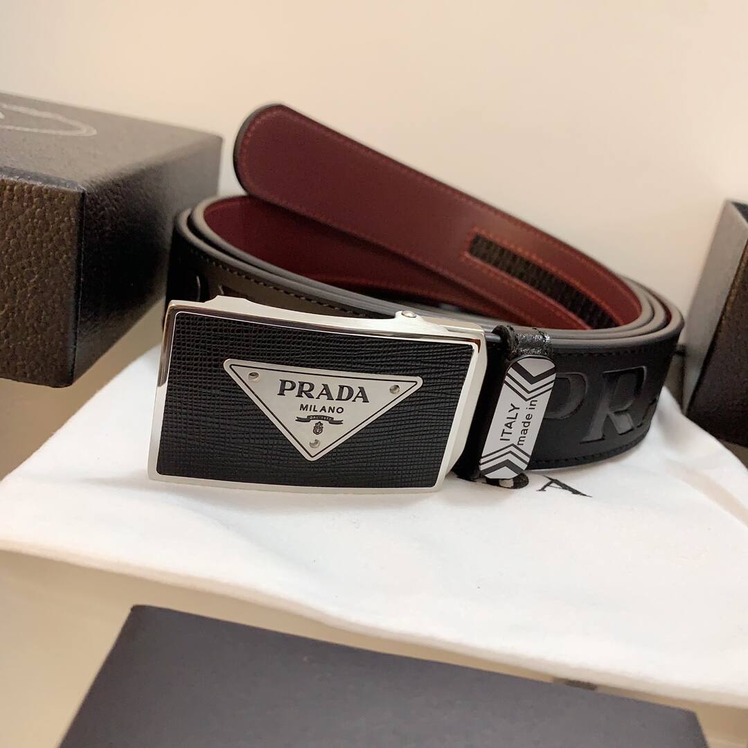 PRADA バーガンディの底革マッチング