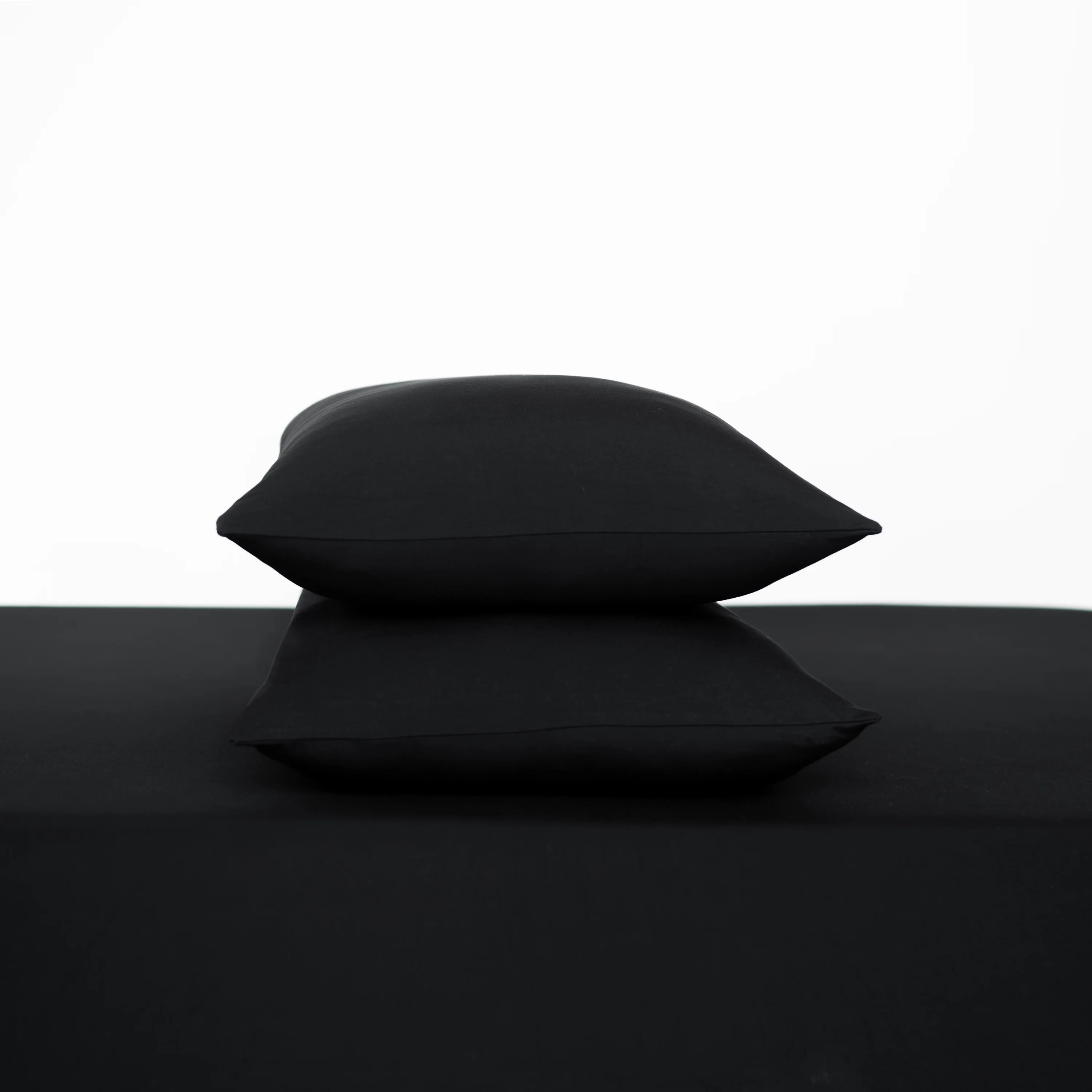 Fitted Sheet with Pillowcases in Midnight