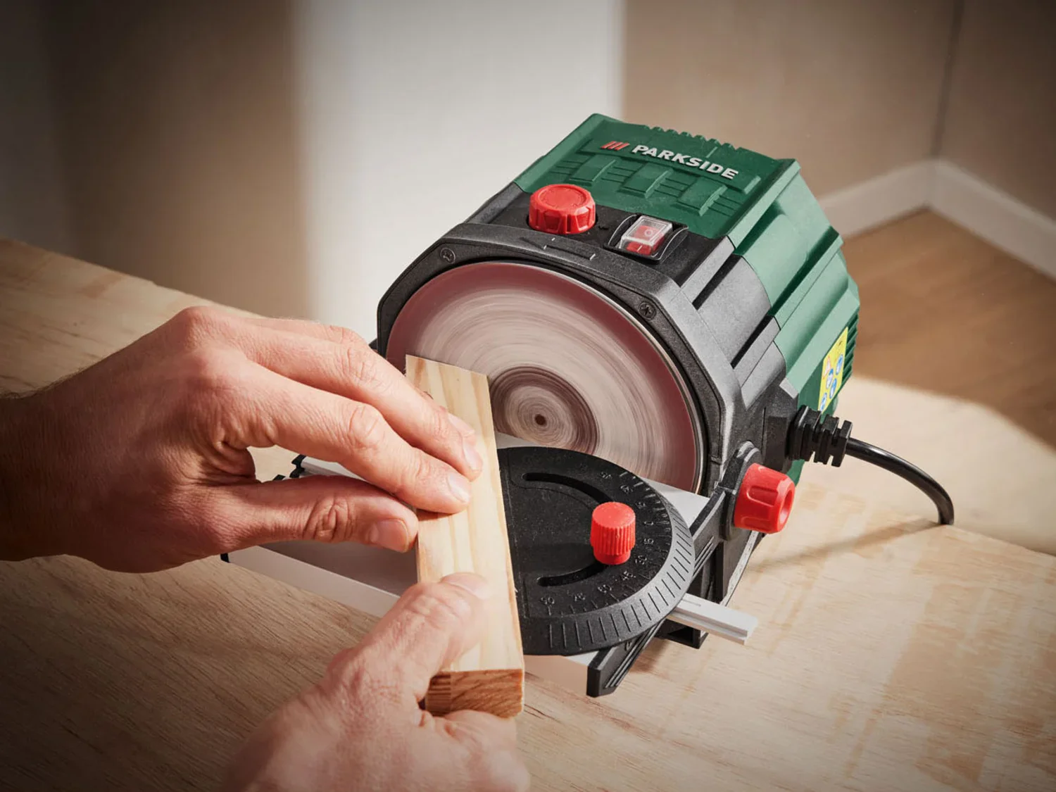 PARKSIDE Ponceuse  disque PTSG 140 D2, 6 papiers abrasifs inclus