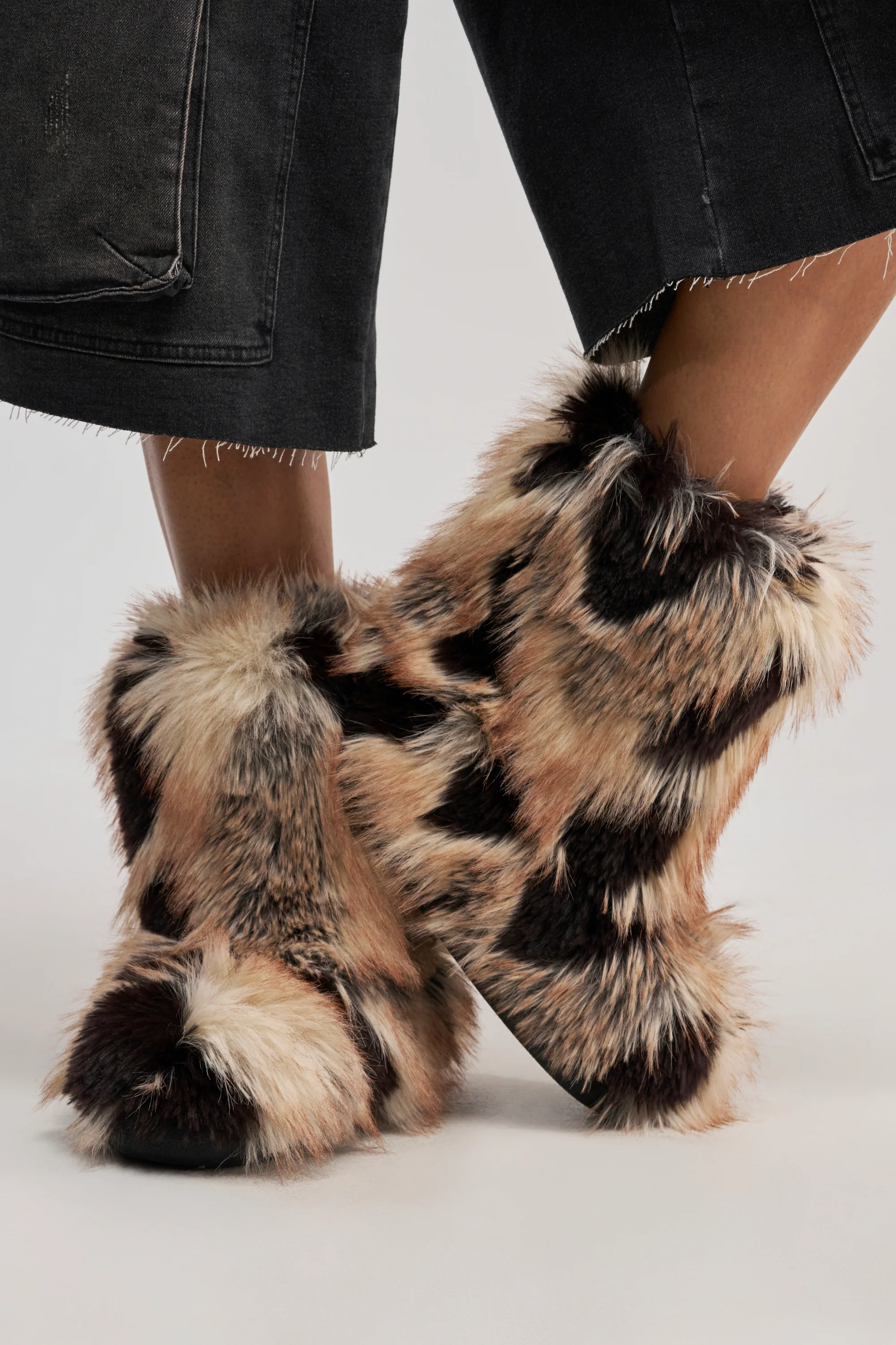 AZALEA WANG ALIXIA BROWN MULTI FLAT FUR BOOTIE - Akira Store