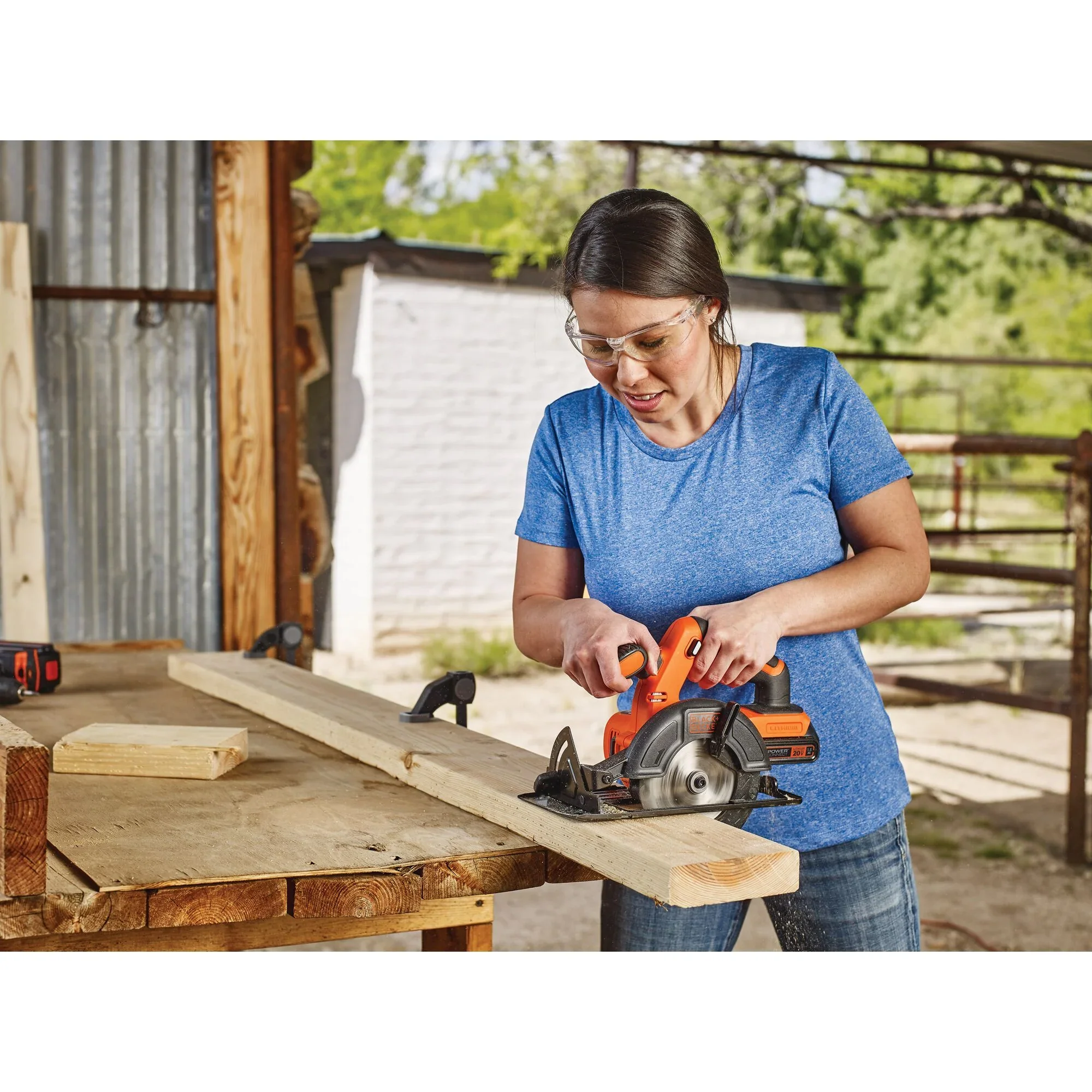 BLACK+DECKER 20V MAX* POWERCONNECT 5-1/2 in. Cordless Circular Saw, Tool Only, (BDCCS20B)