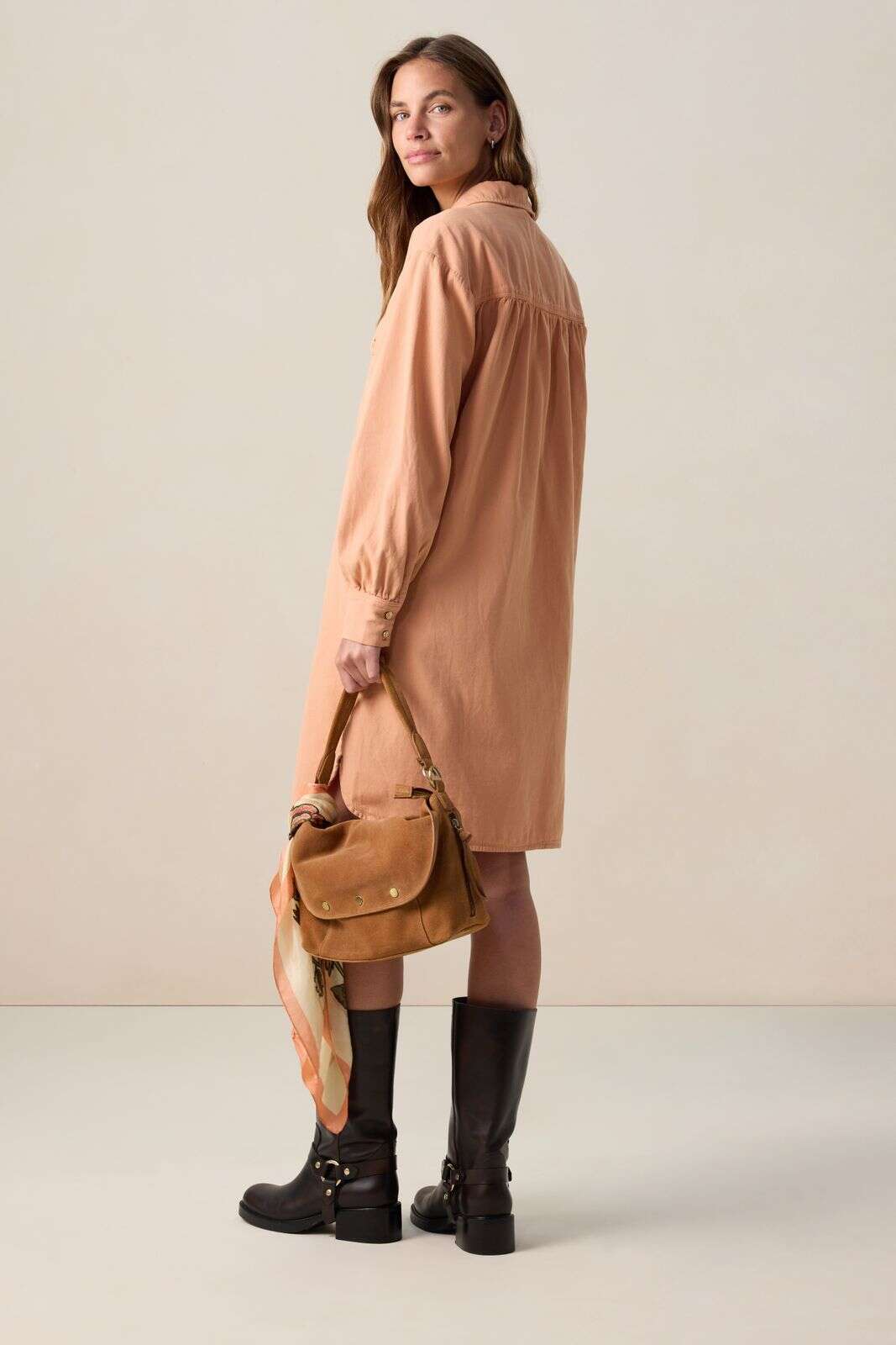 Lichtoranje midi jurk