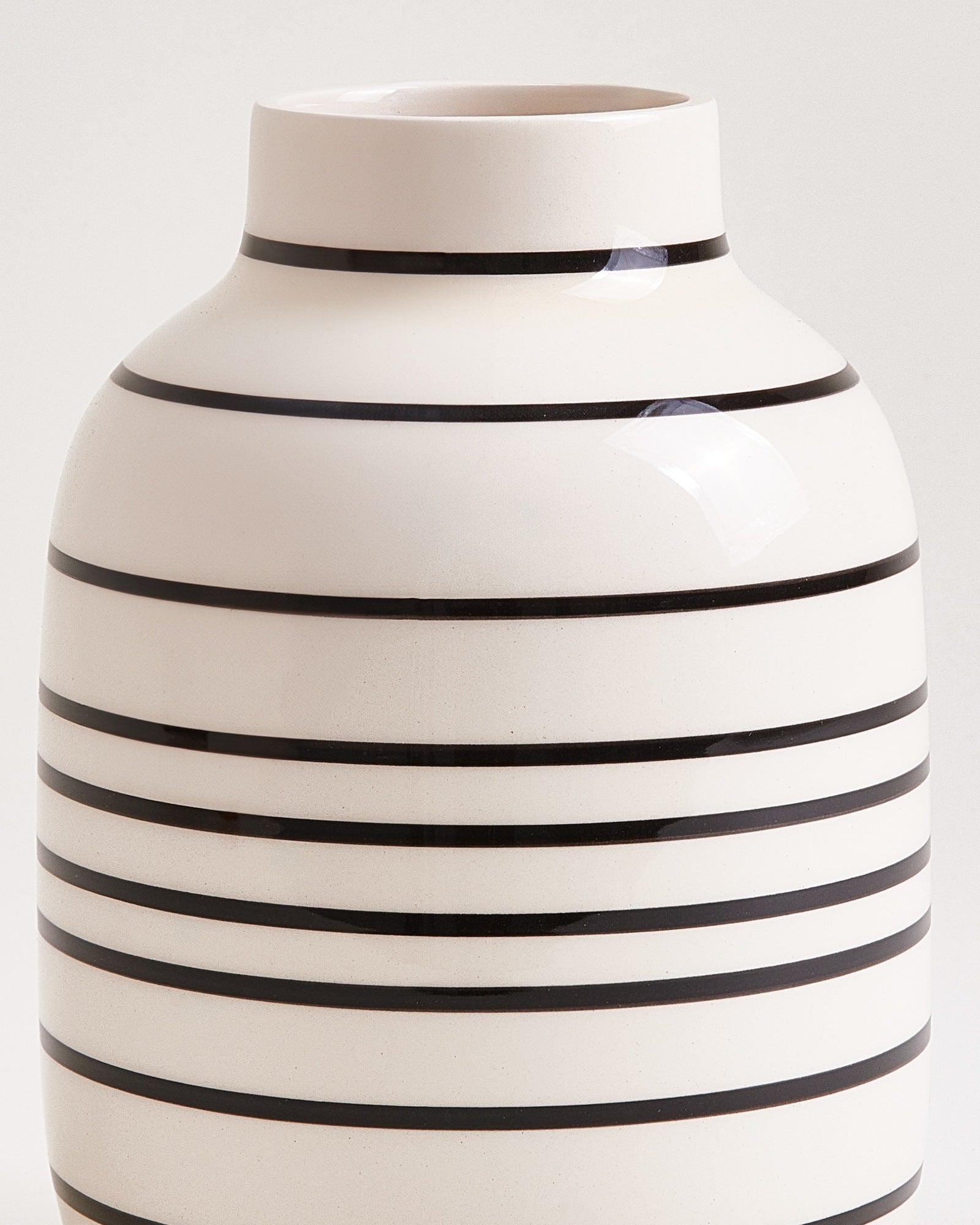 NUNO VASE M - BLACK & WHITE STRIPED