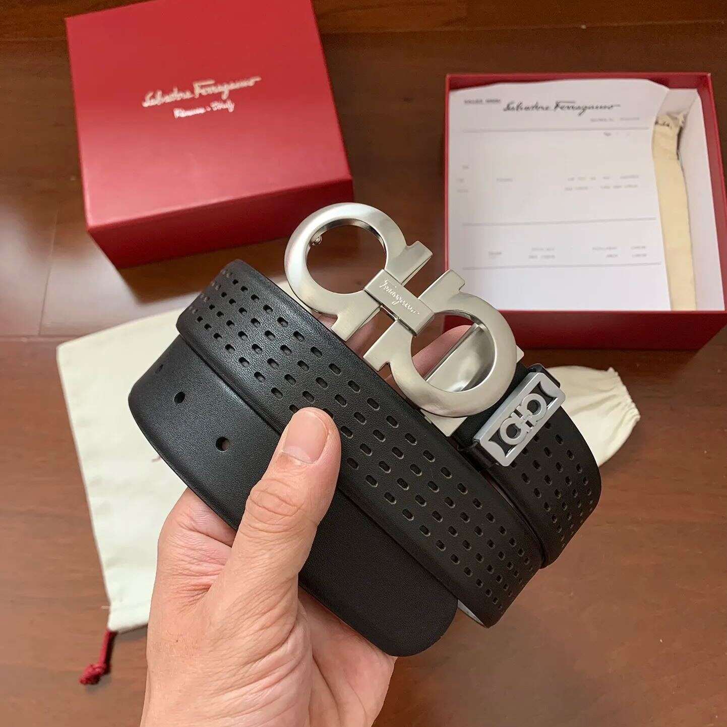 Ferragamo★長さ調節可能な中空パターンデザイン