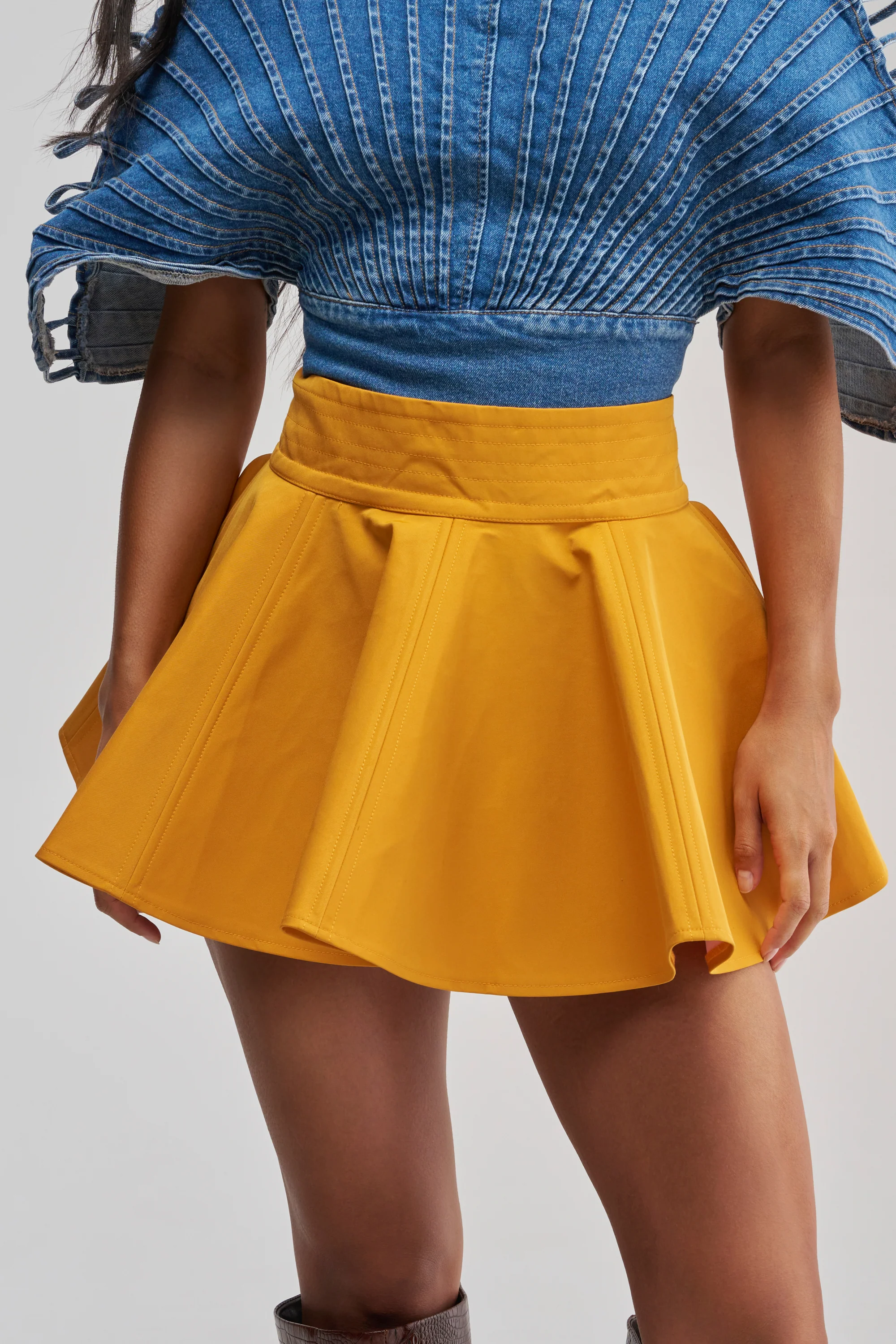 BETTER BE NYLON SKIRT IN MUSTARD - Akira Store