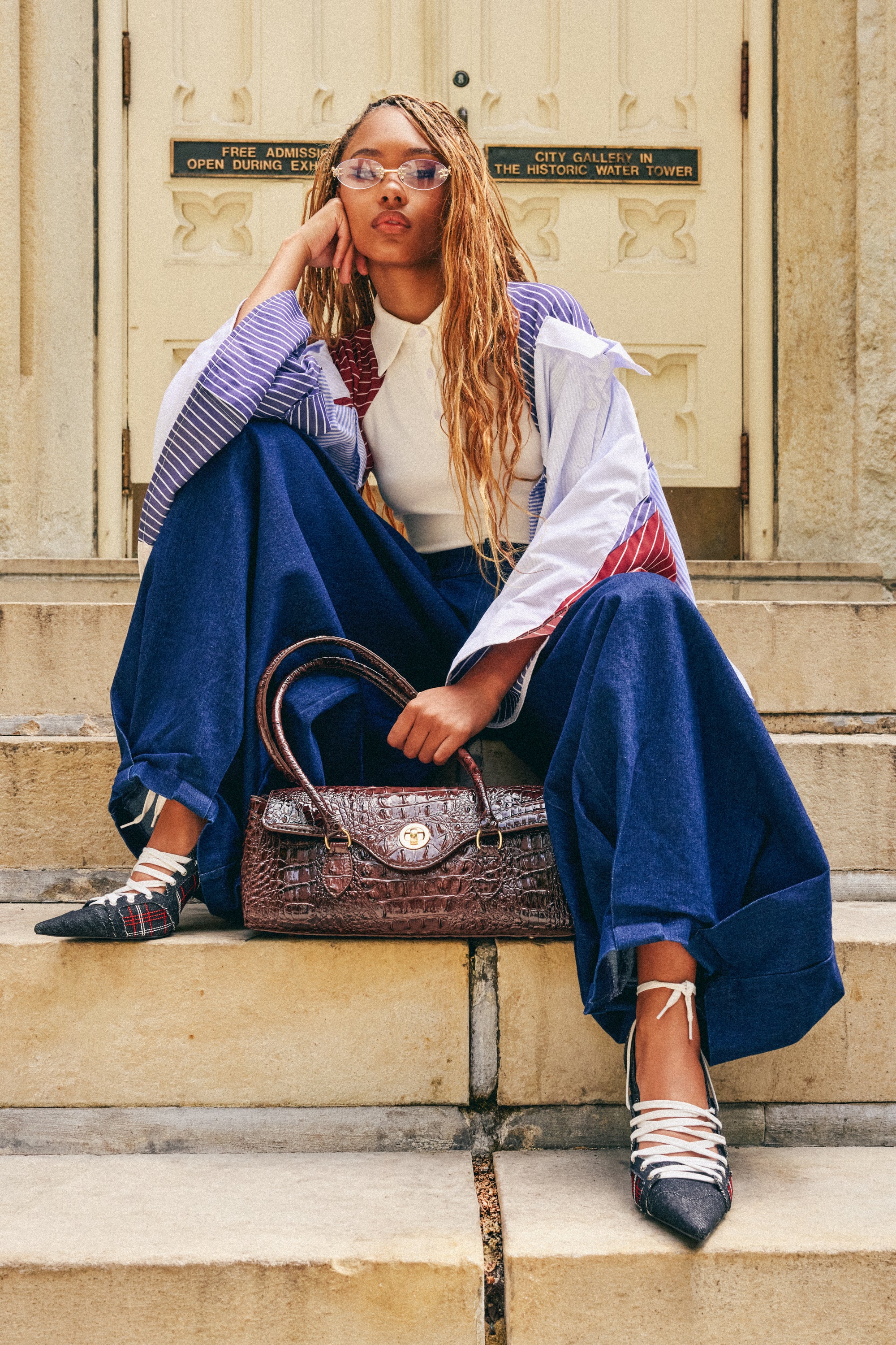BUSINESS IN THE FRONT TROUSER - Akira Store