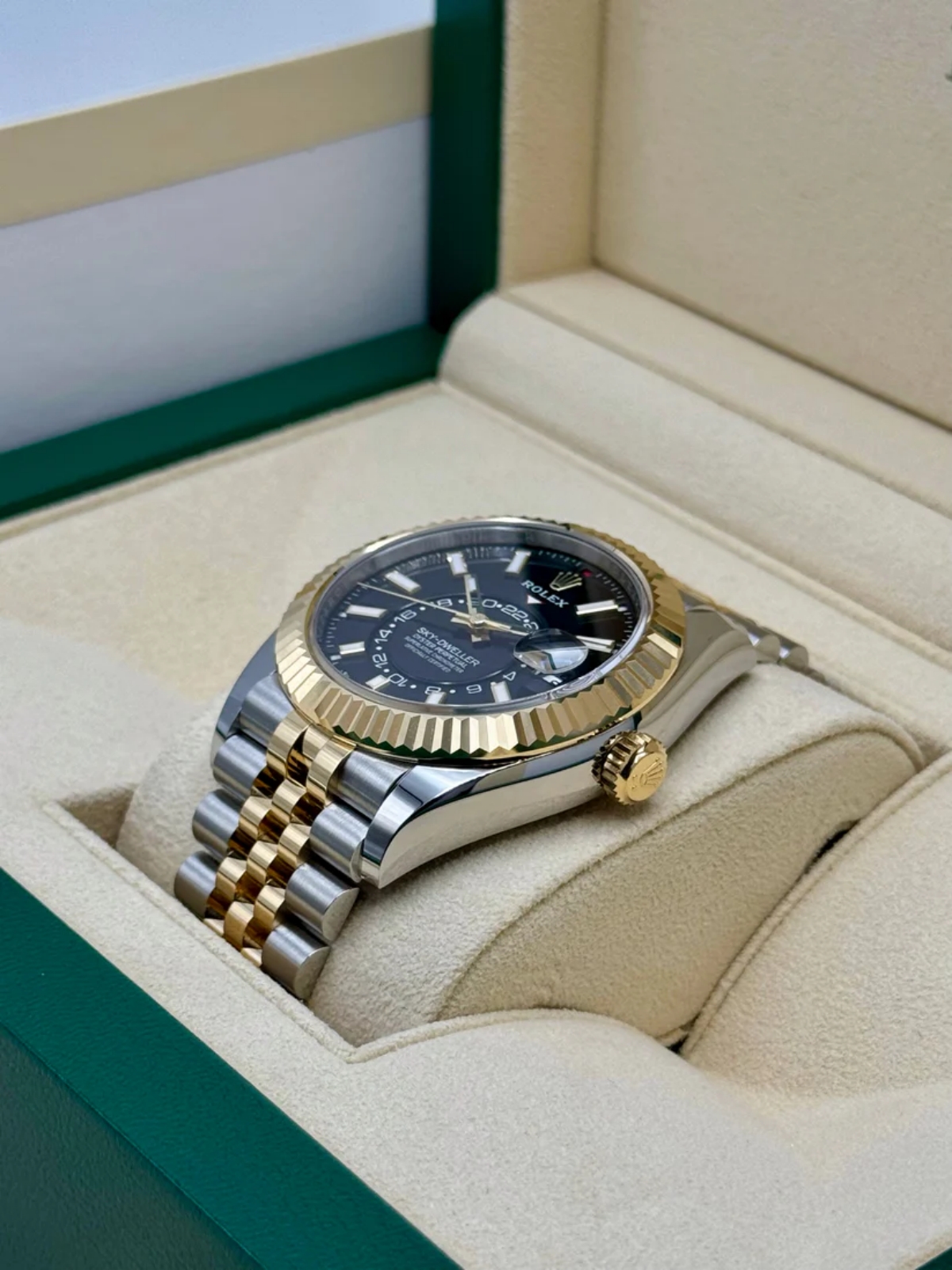 [Super Clone]RLX  Sky-Dweller 42mm Two-Tone Yellow Gold Black Dial Jubilee - 336933 - New 2025