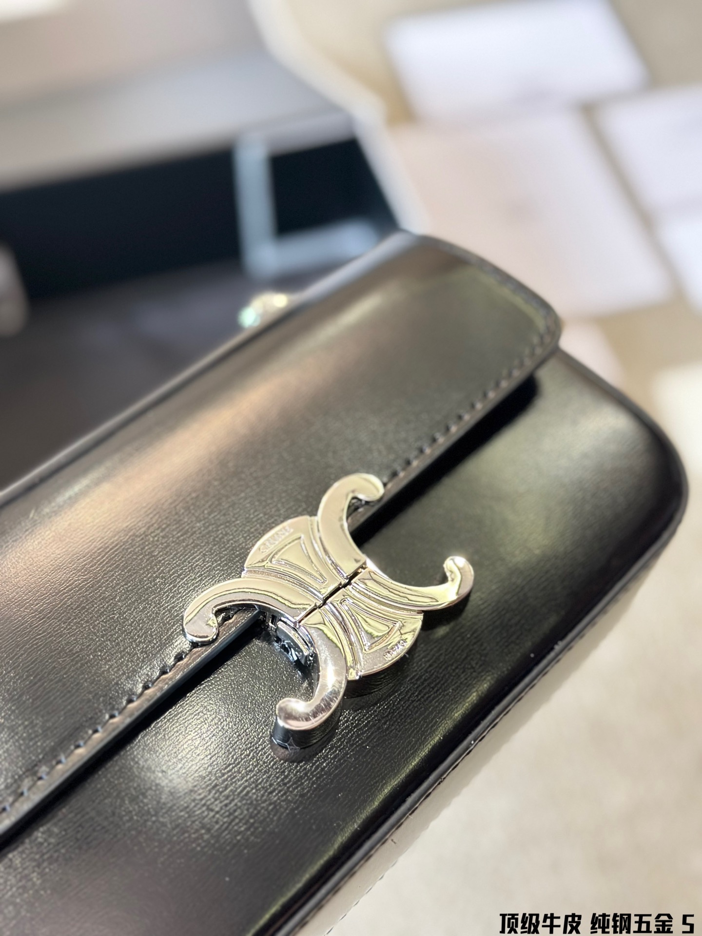 Ce TRIOMPHE bag size : 20.5× 10.5× 4 cm