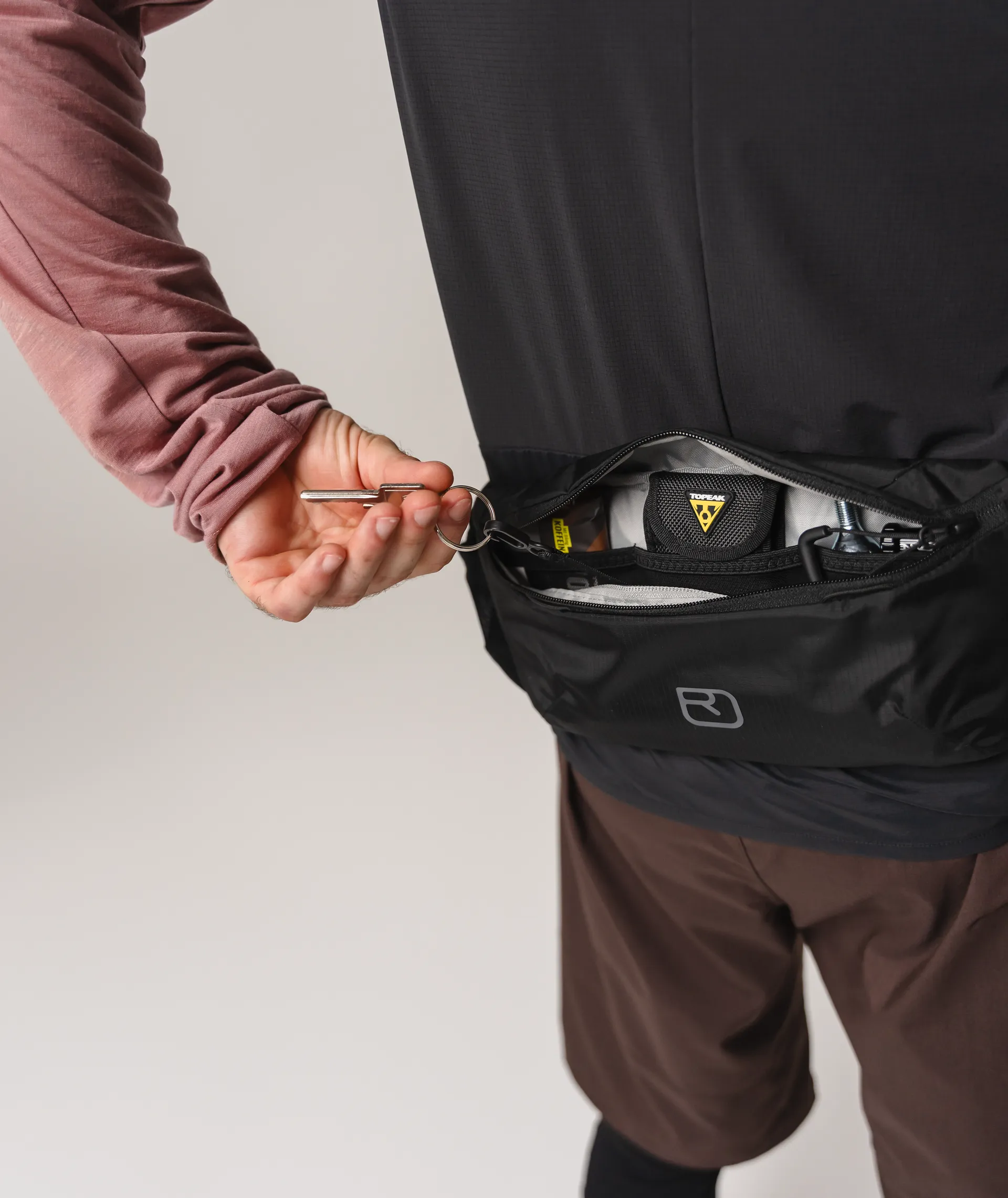 ORTOVOXR SEQUENCE HIP POUCH 1
