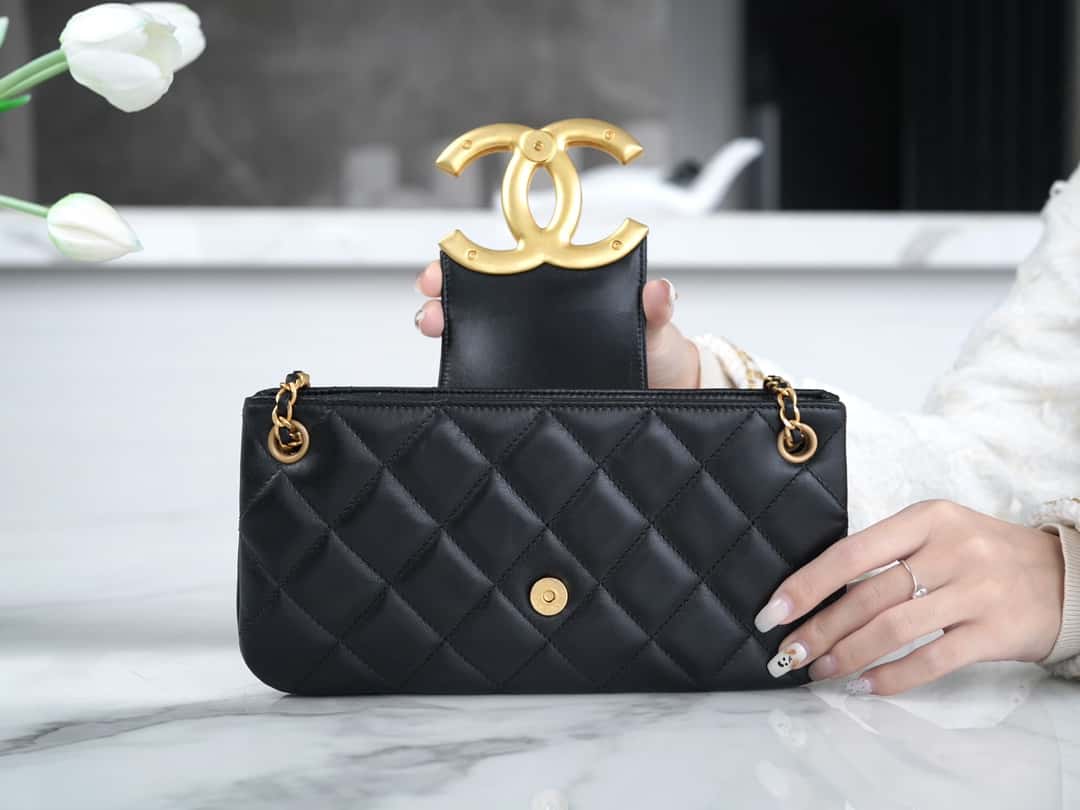 ???????????? ?????? Vintage Logo Quilted Lambskin Shoulder Bag 11.5x24x4.5cm