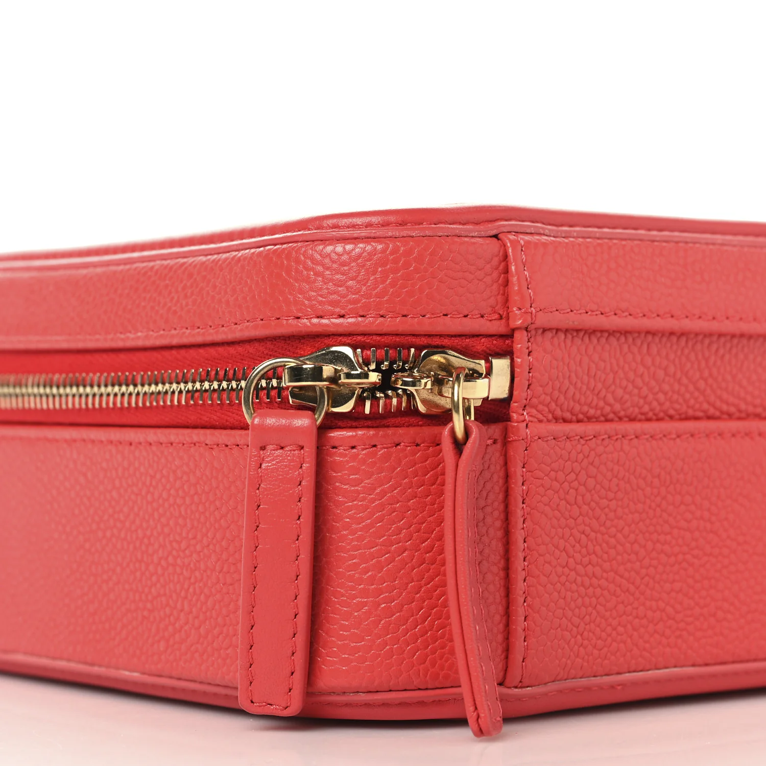 Caviar Quilted Medium CC Filigree Vanity Case Red