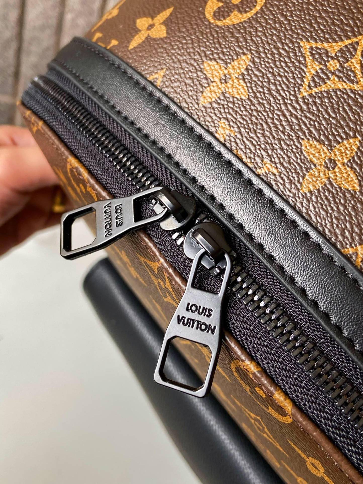 Louis new arrival ????Aerogram backpack bag size : 43 x 30 x 14 cm