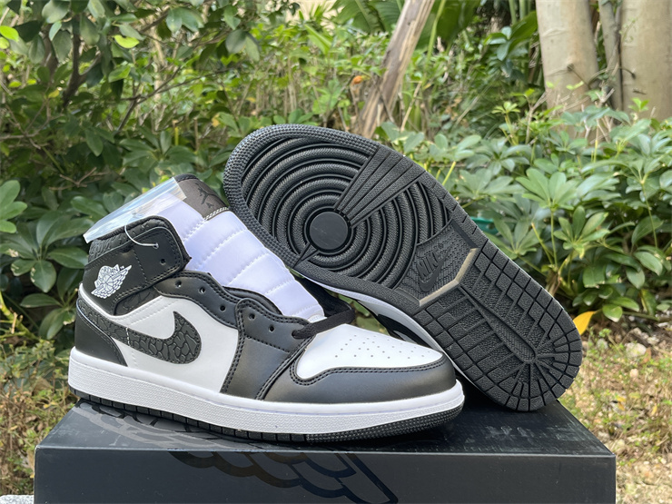 Air Jordan 1 Mid SE “Panda Elephant”