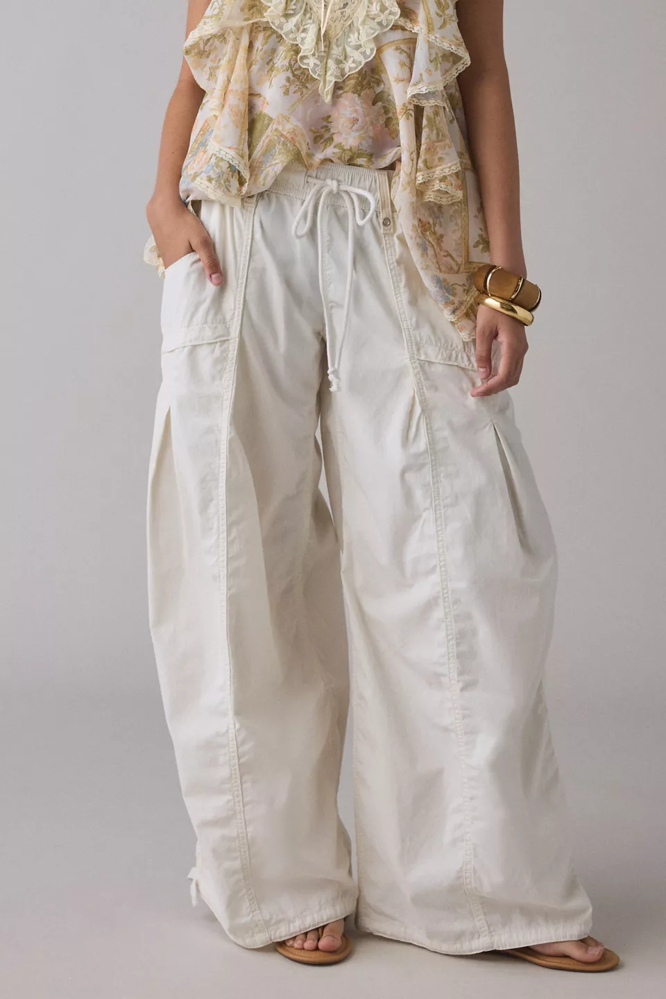 BDG Sunridge Mid-Rise Cargo Balloon Pants-White
