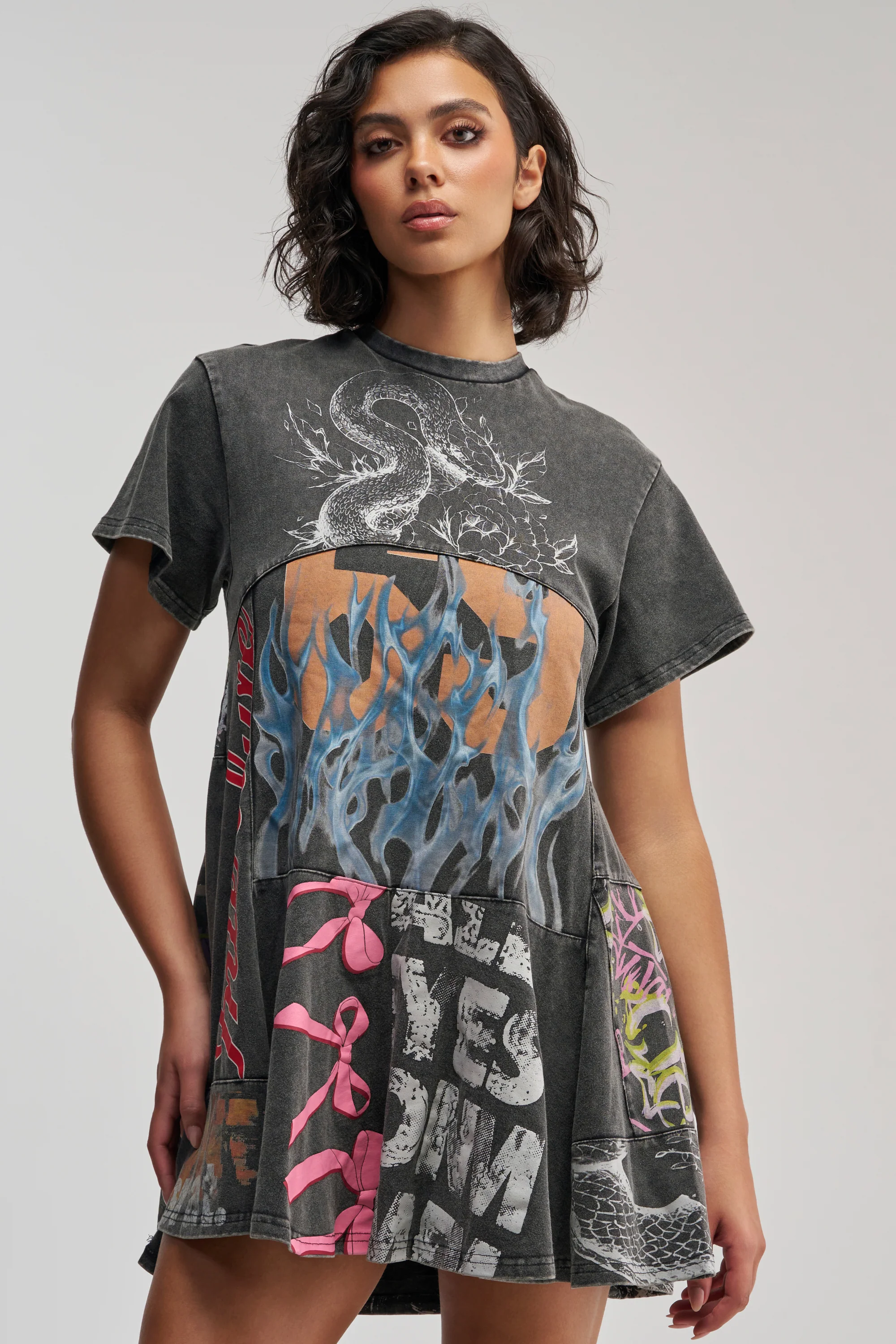 COLD HEARTED GRAPHIC MINI DRESS IN BLACK MULTI - Akira Store