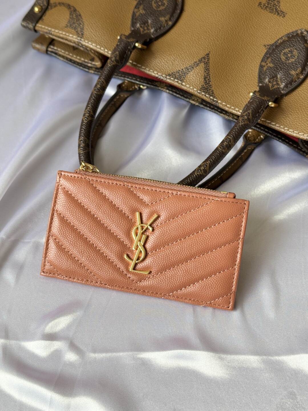 【サンローラン】大人気ロゴ 小銭入れ付き 三つ折り財布