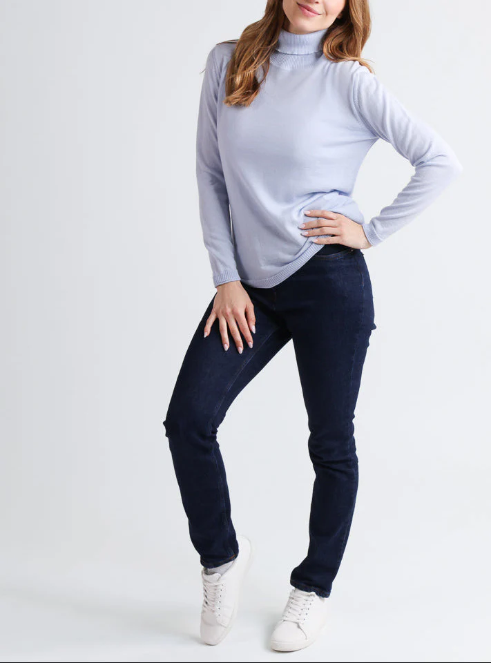 Pull femme col roulé en laine mérinos bleu ciel léger
