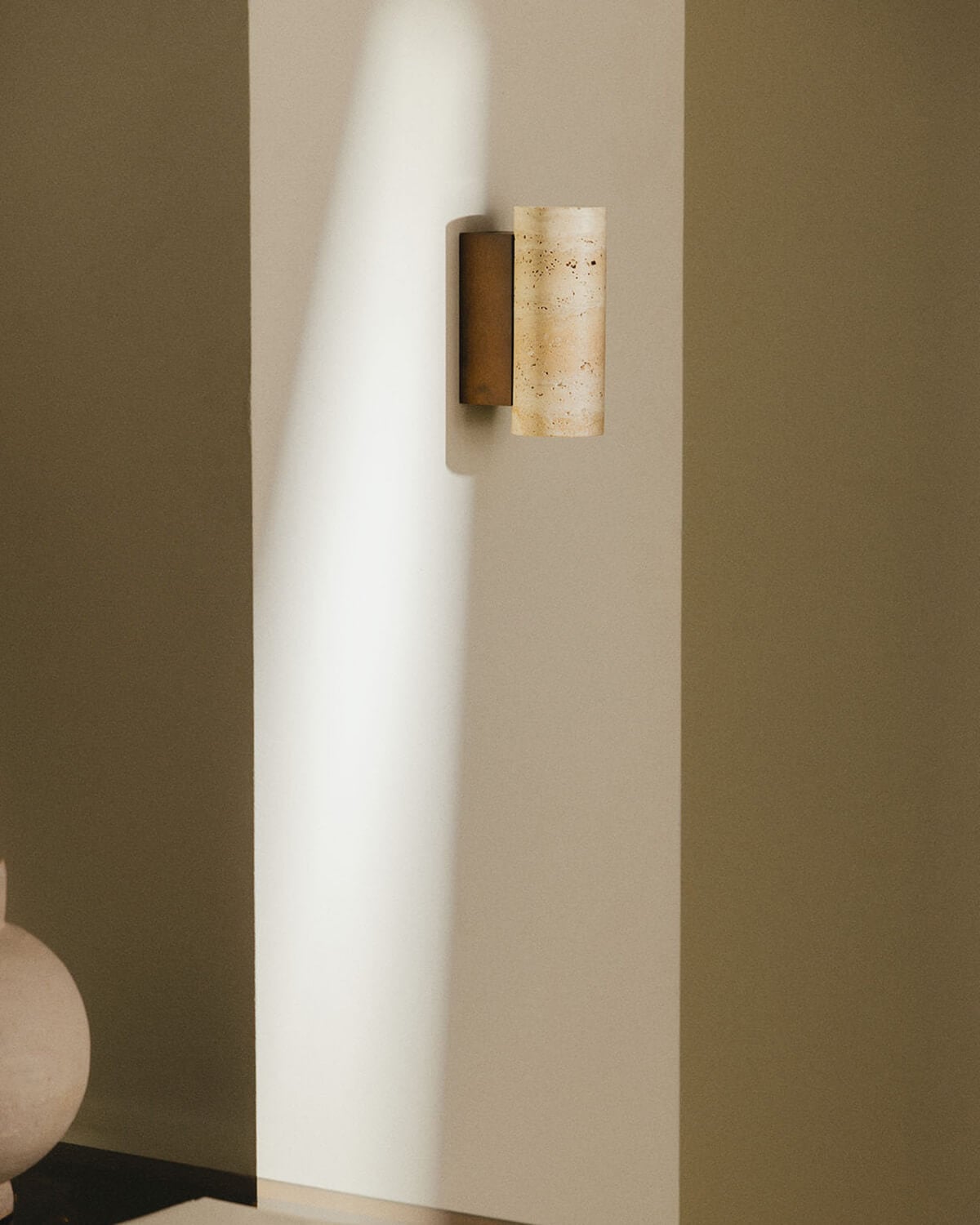 Eriel - Aplique de Pared de Mármol Travertino Eriel