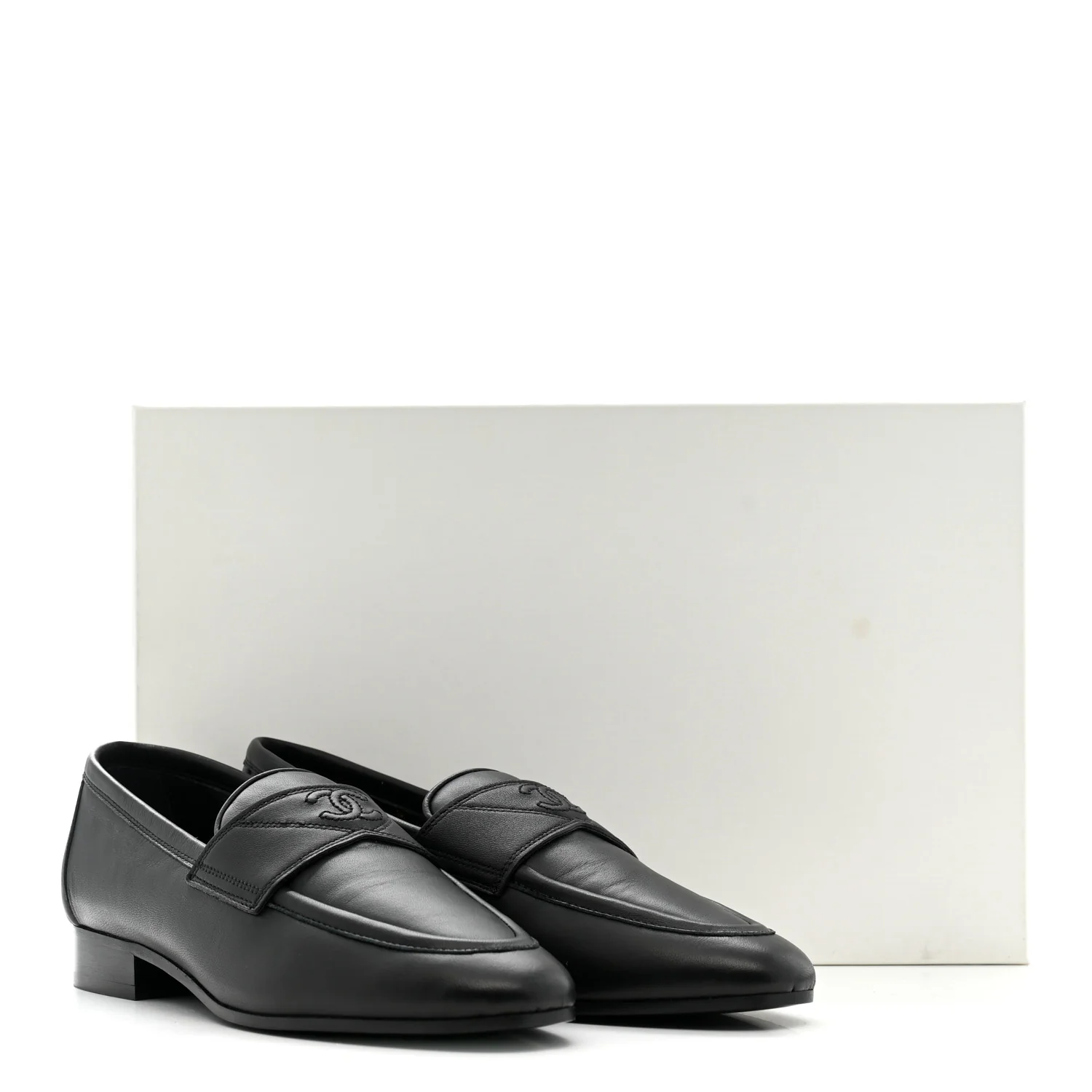 Lambskin Womens Stitched CC Loafers 35 Black