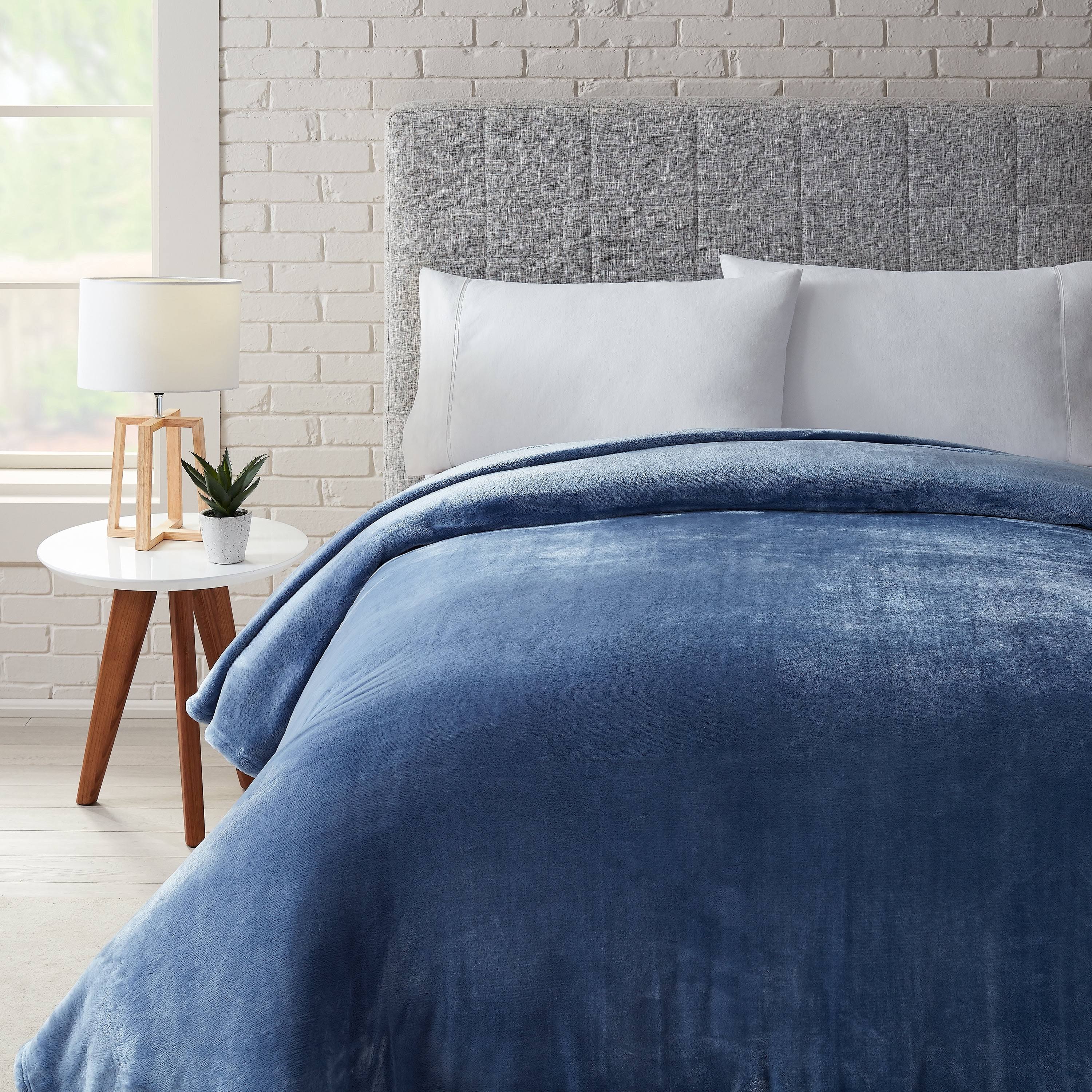 Better Homes & Gardens Luxury Velvet Plush Blanket, Twin, Blue