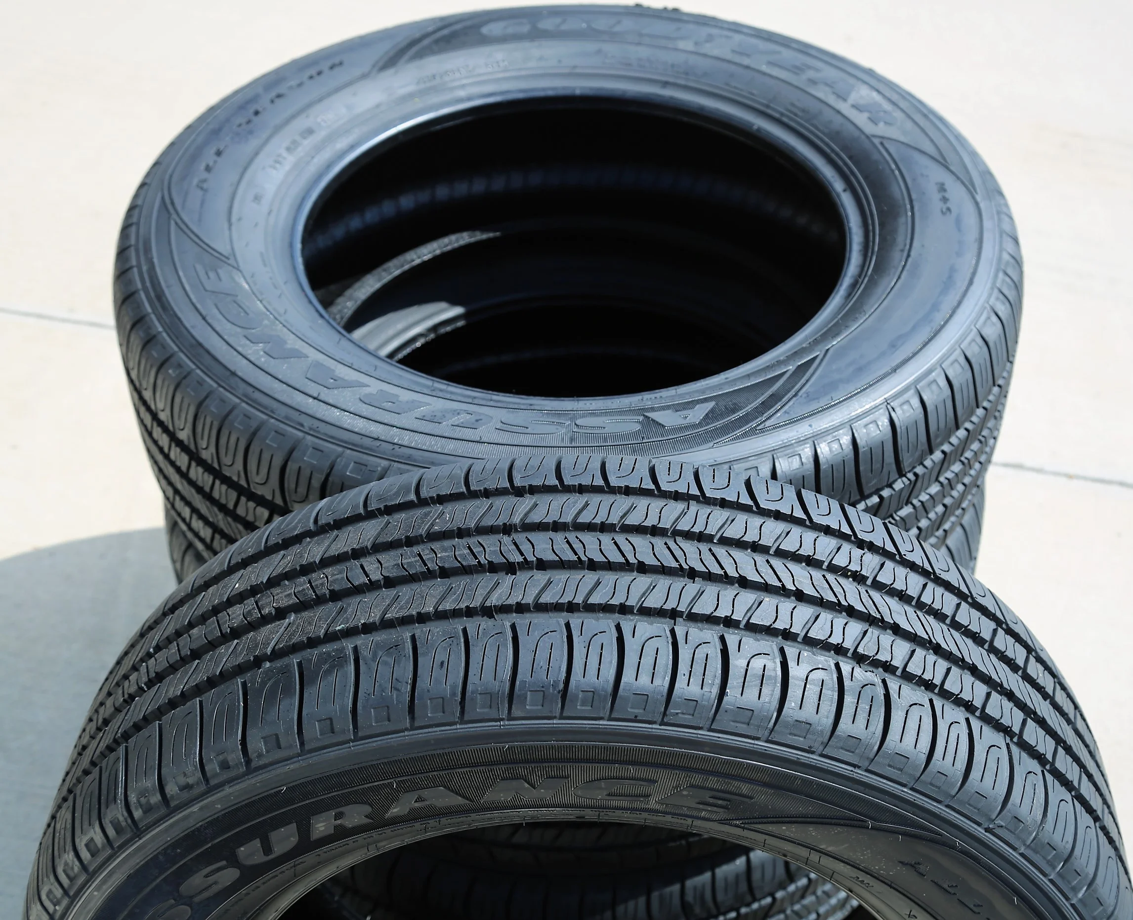 Set of 4 Goodyear Assurance All - Season 225/55R17 97T a/S Tires