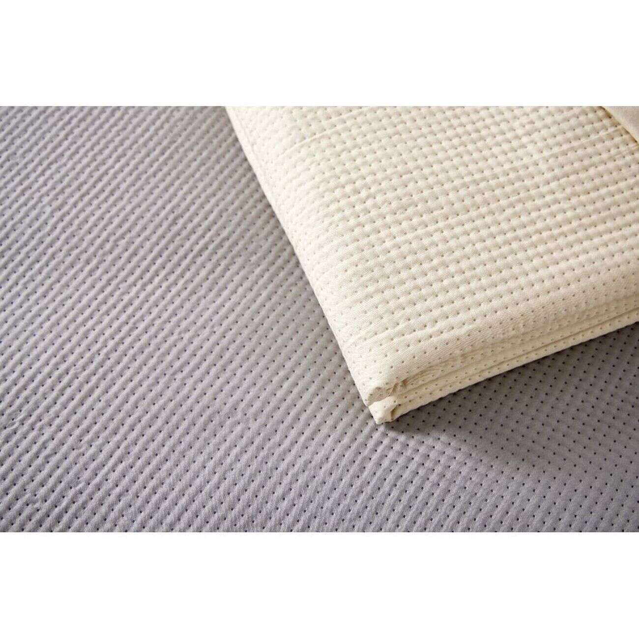 Couvre lit 220x240cm effet nid d'abeille polyester