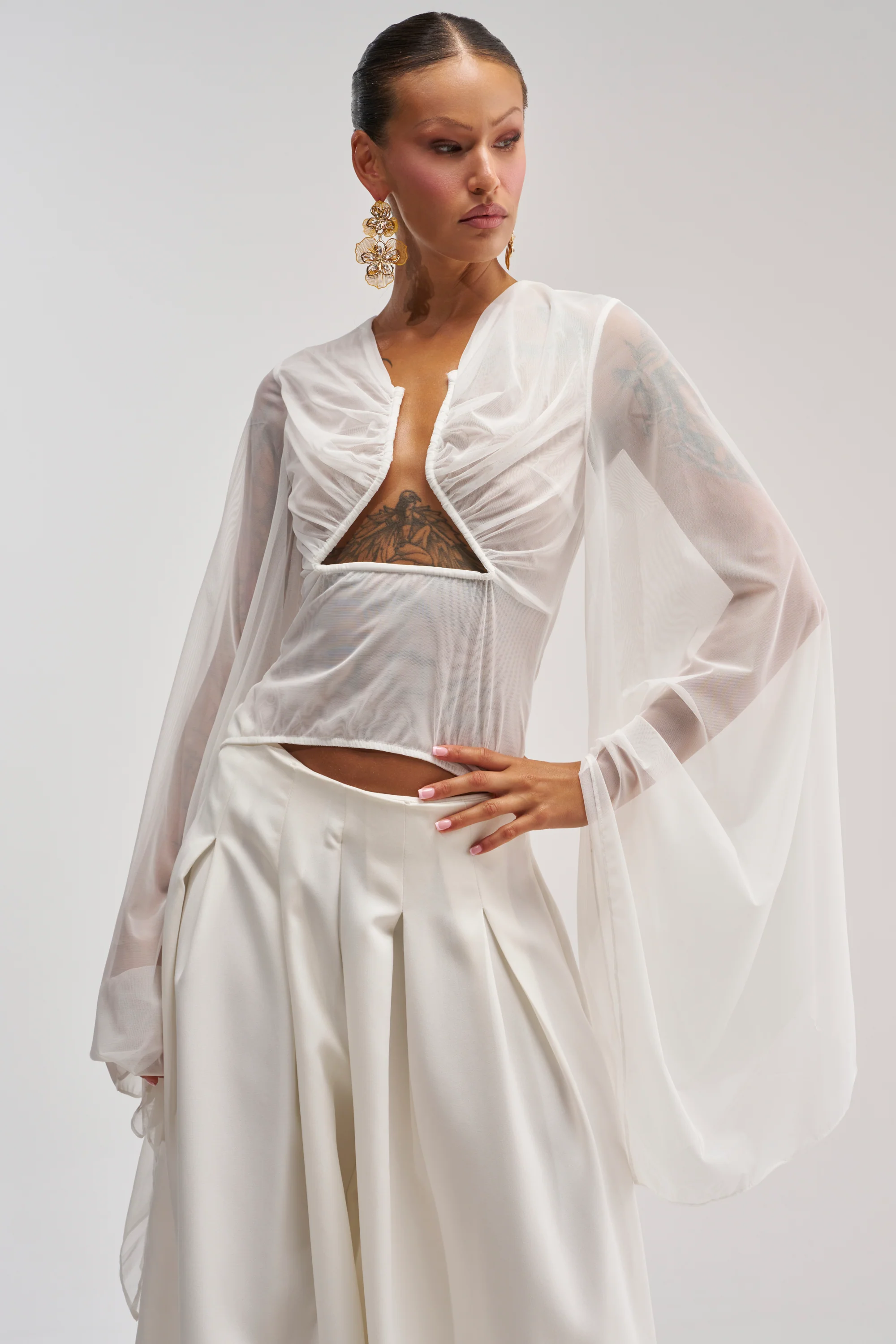 CELESTE CUTOUT DRAPE TOP IN WHITE - Akira Store