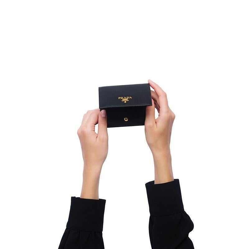 PRADA(プラダ) サフィアーノレザー 二つ折り財布 ブラック