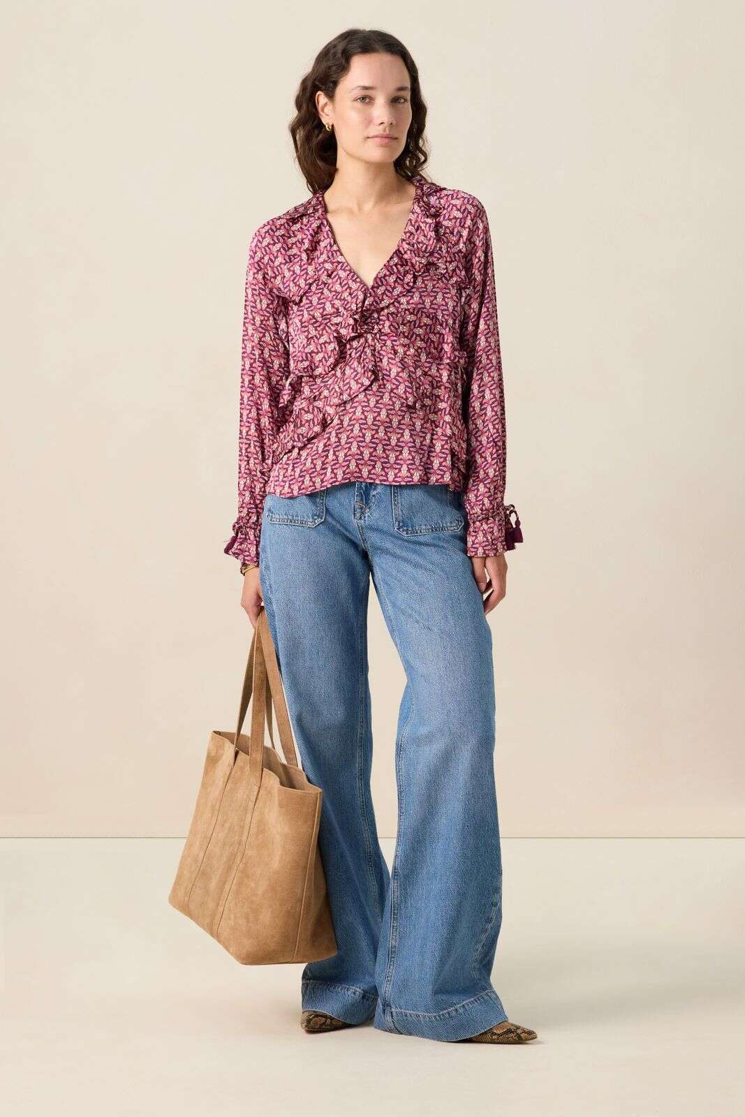 Donkerrode blouse met ruffles