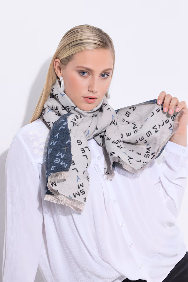 SMYLE Reversible Scarf