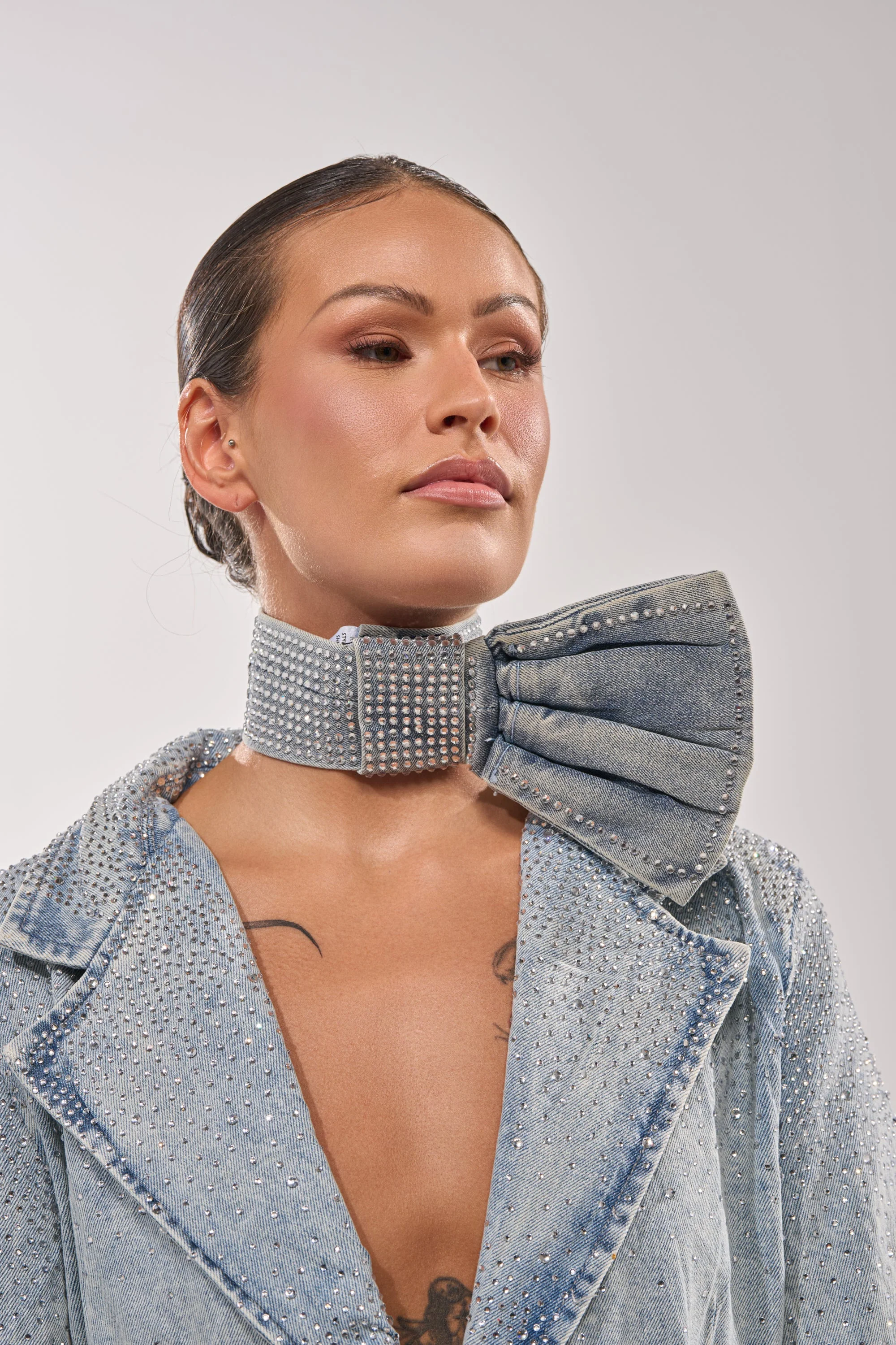 WITH A BOW DENIM NECKLACE - Akira Store