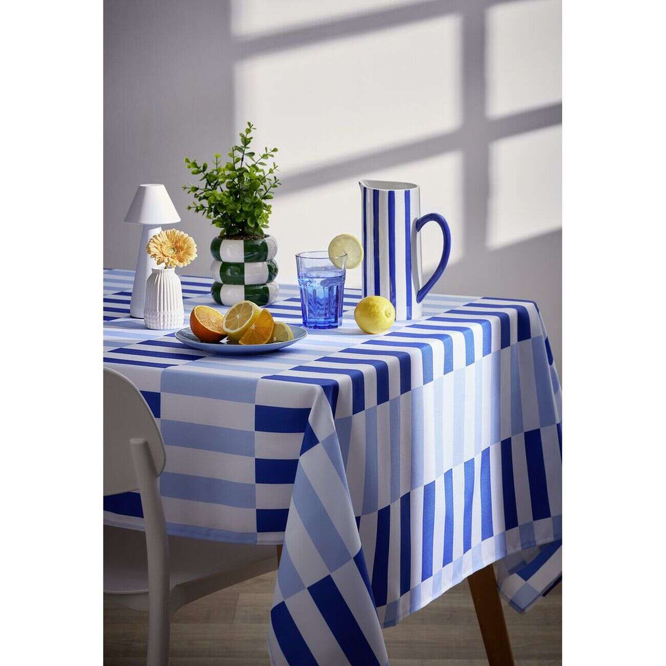 Nappe rectangulaire polyester bayadère carreaux bleus et blancs 150x250cm