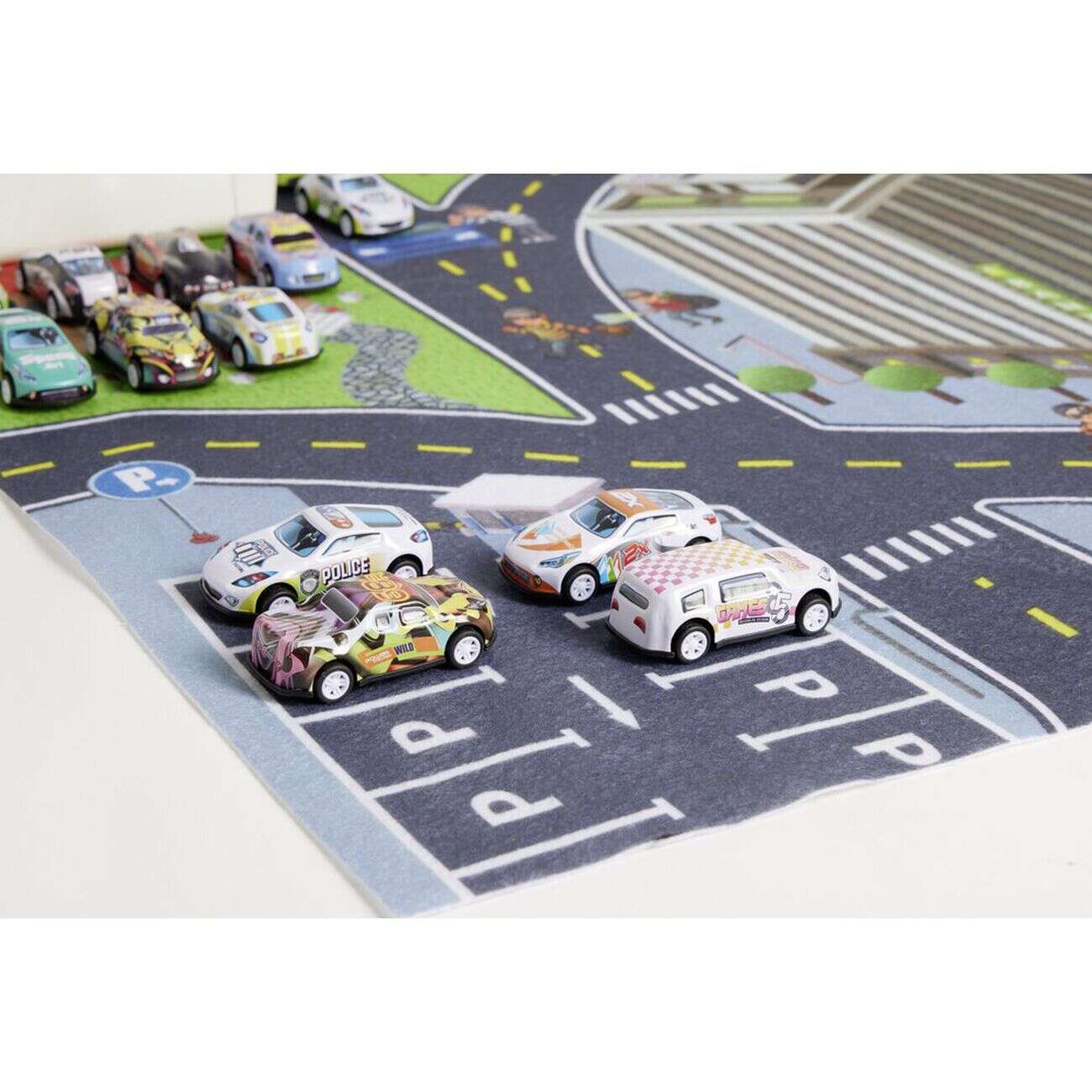 Caisse de rangement avec 20 voitures et 1 tapis de jeu