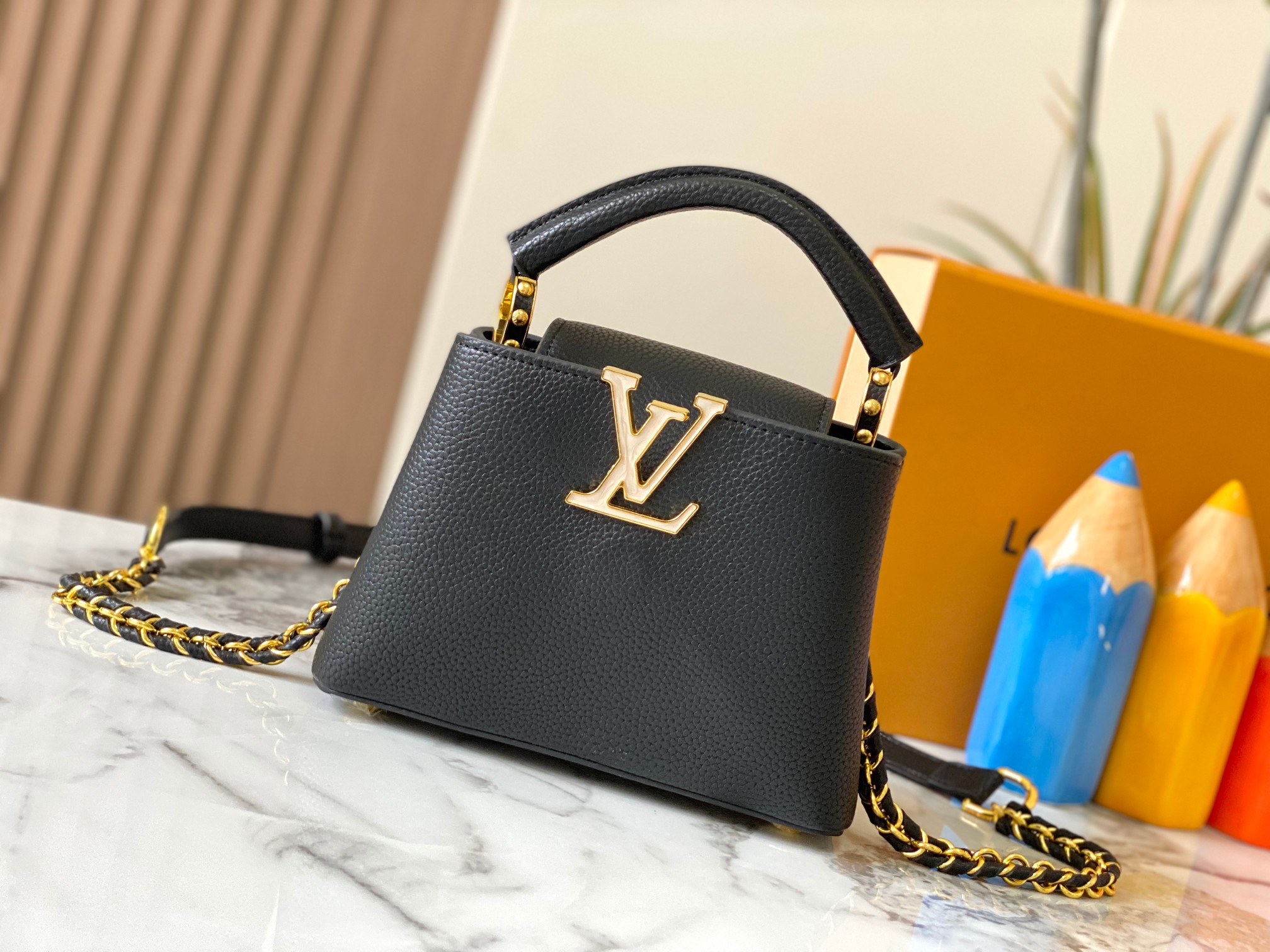 Louis Milky Way Capucines BB  Taurillon leather M23082 size: 21��14��8cm