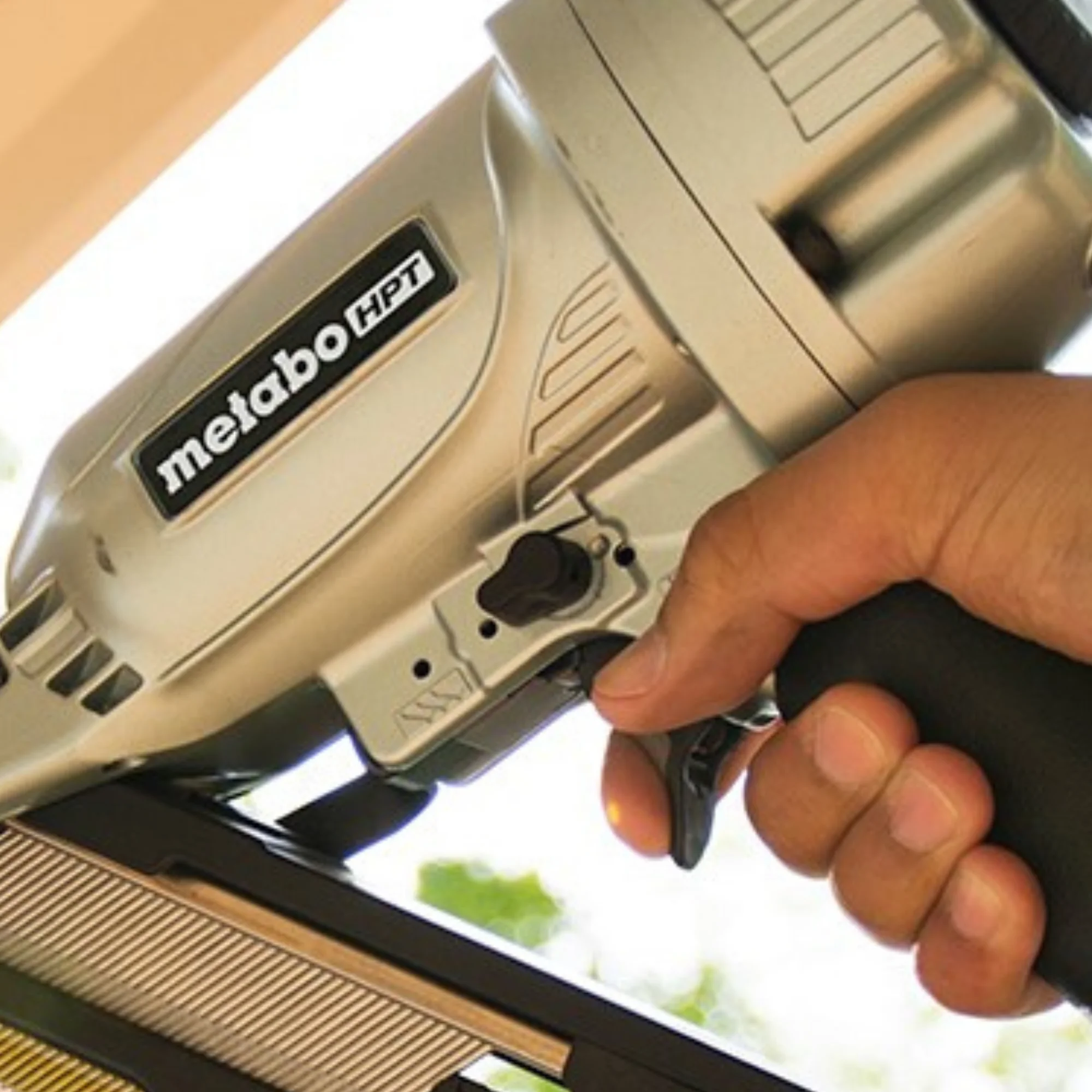 Finish Nailer, 15 Gauge, Pro Preferred Brand of Pneumatic Nailers, Finish Nails 1-1/4-Inch up to 2-1/2-Inch, Integrated Air Duster, Selective Actuation Switch, 5-Year Warranty, NT65MA4 - Image 3